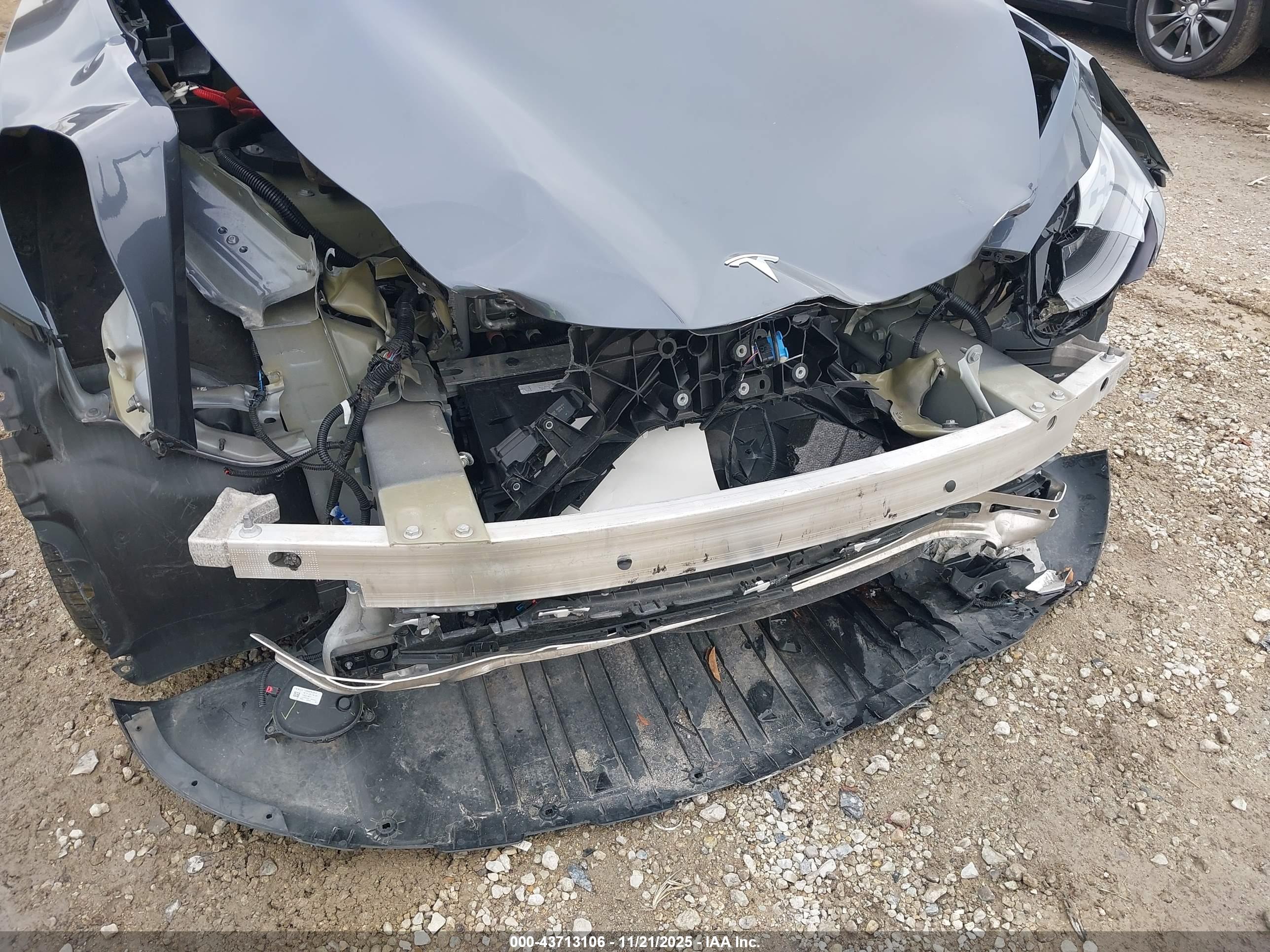 TESLA MODEL image 6