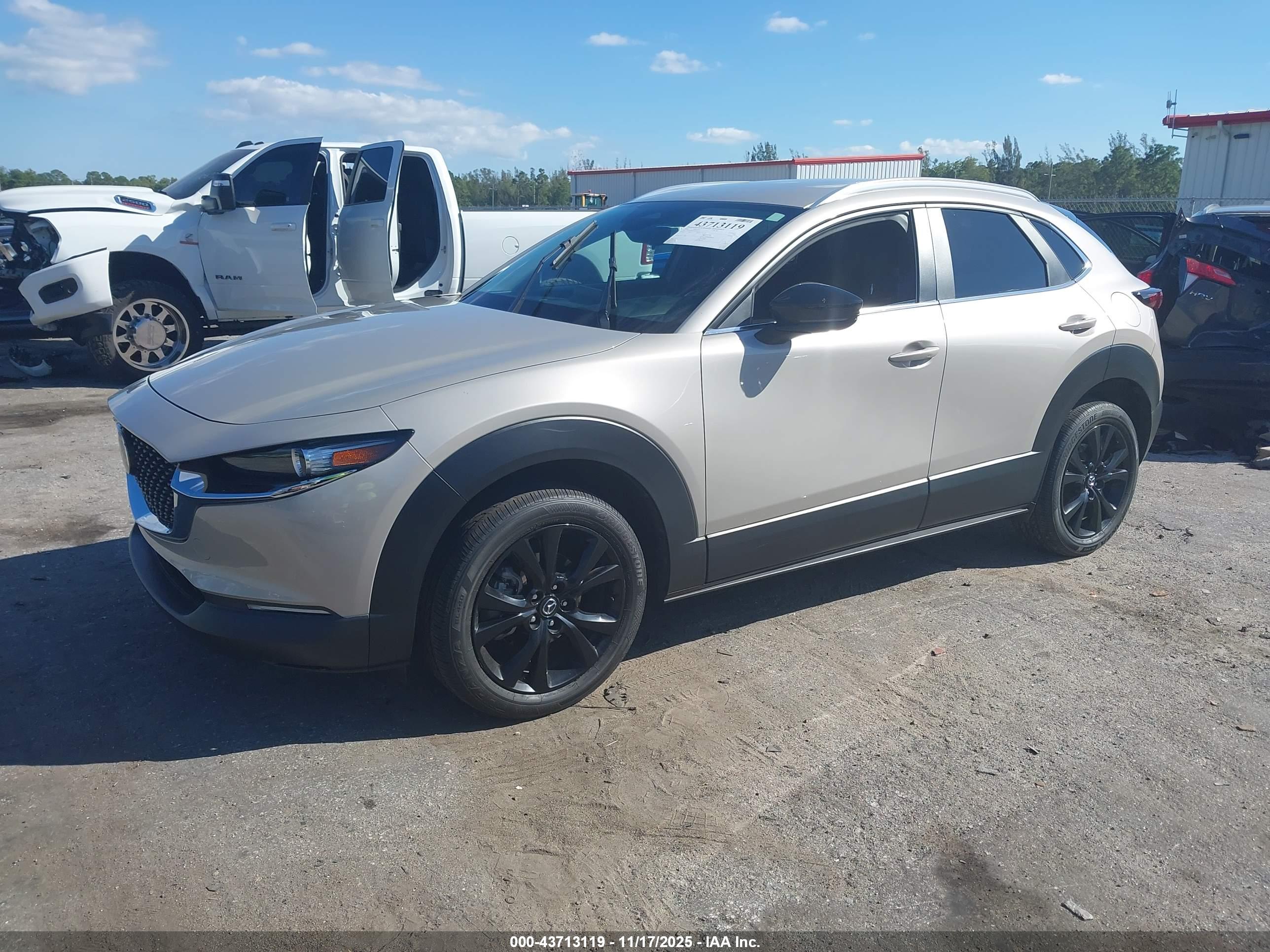MAZDA CX-30 image 2