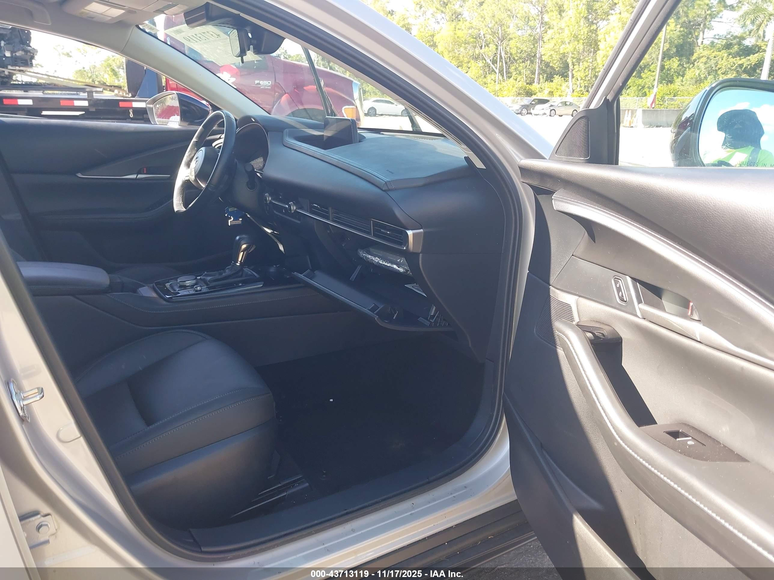 MAZDA CX-30 image 5