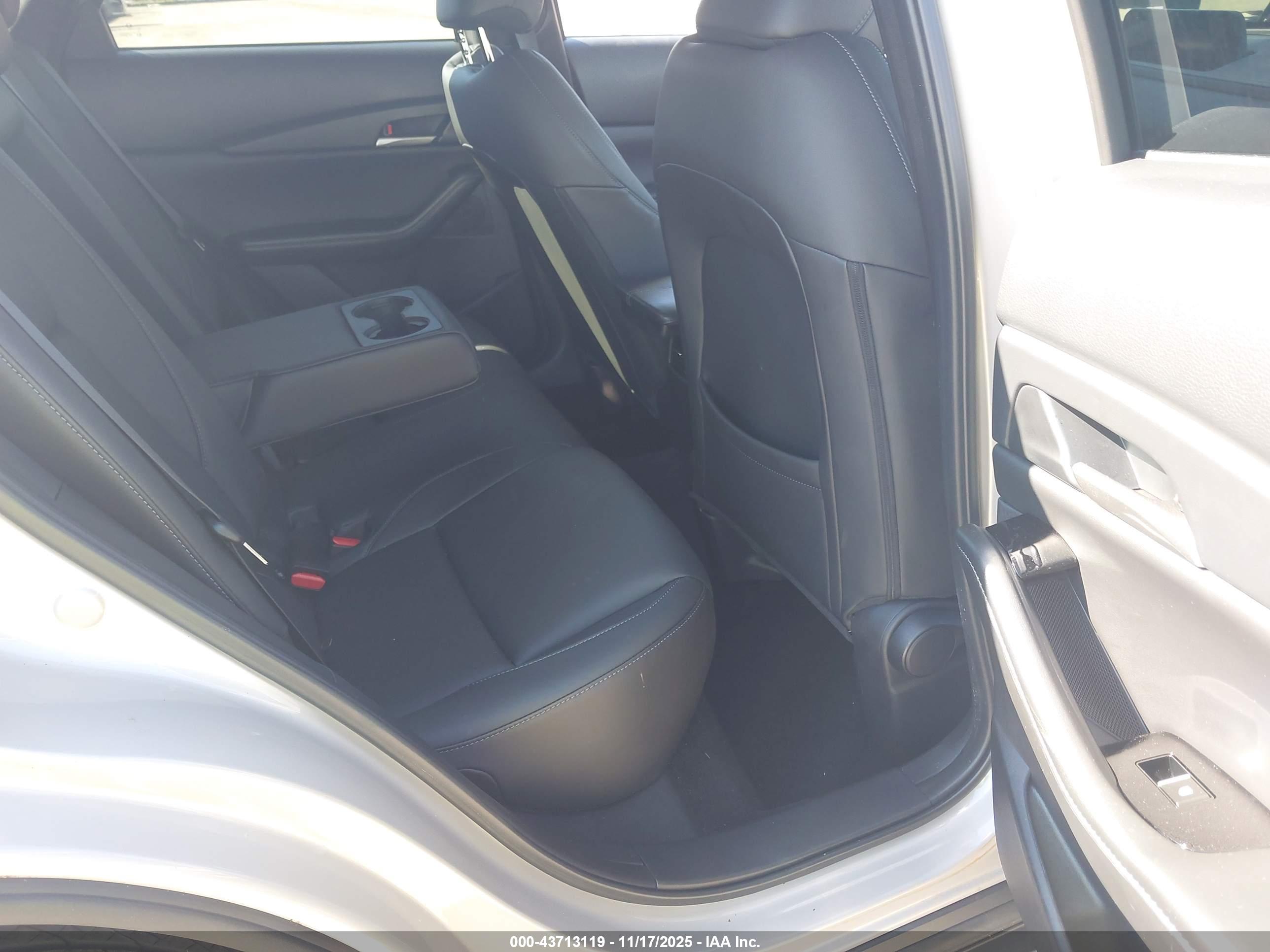 MAZDA CX-30 image 8