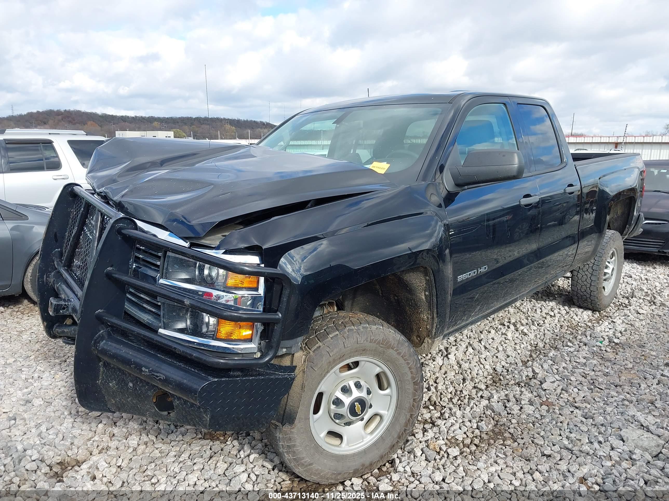 CHEVROLET SILVERADO image 2