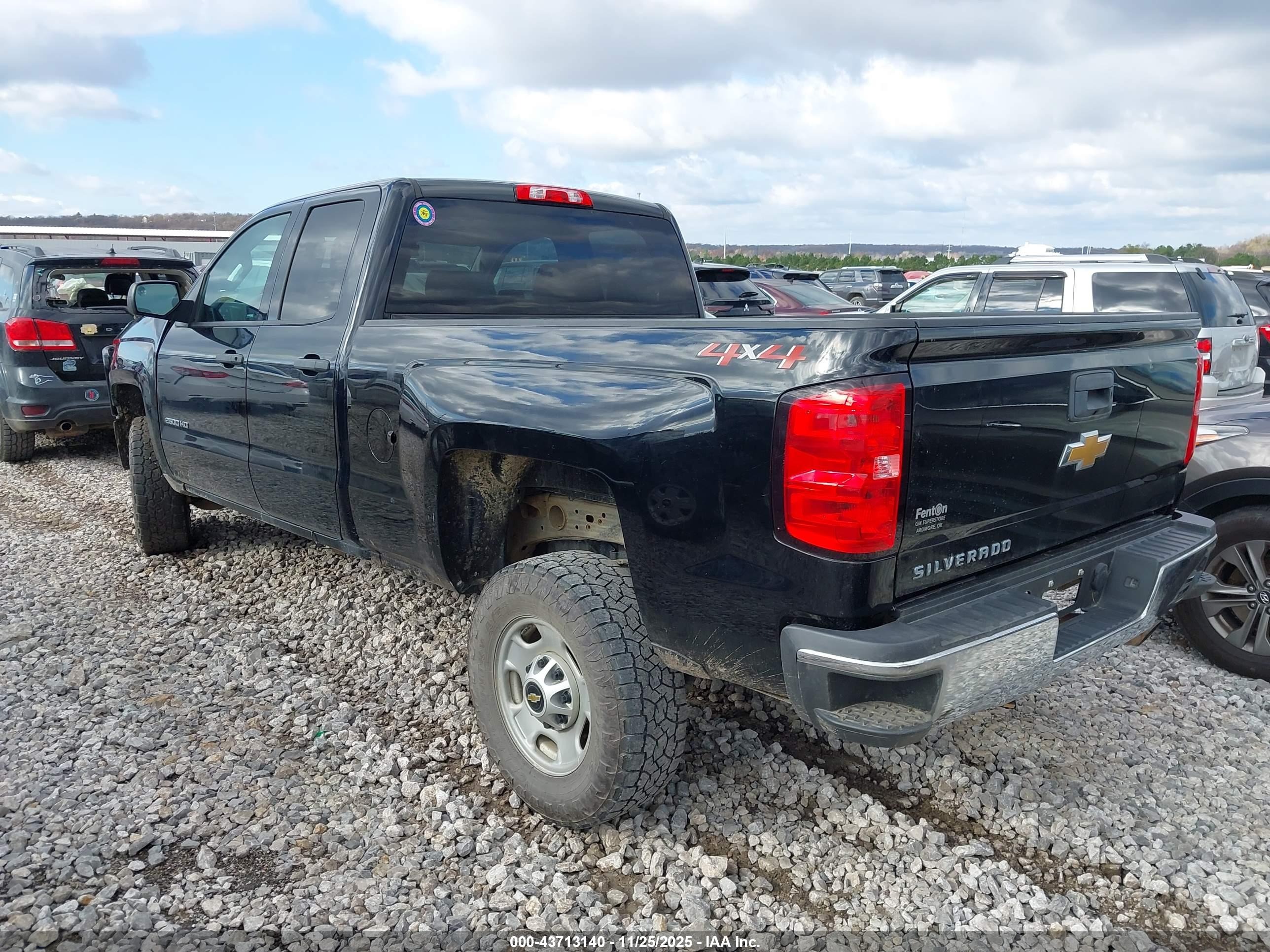 CHEVROLET SILVERADO image 3