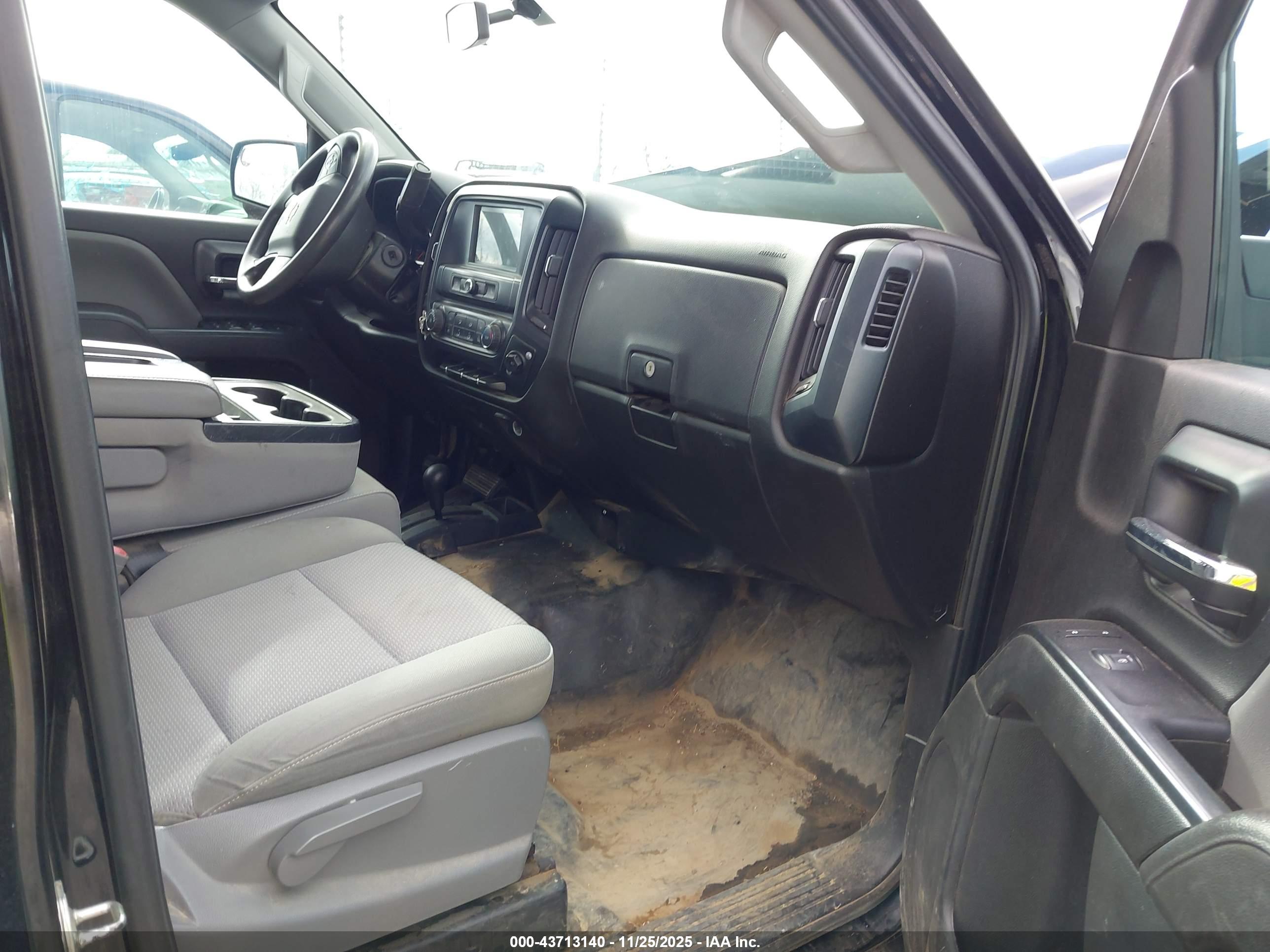 CHEVROLET SILVERADO image 5