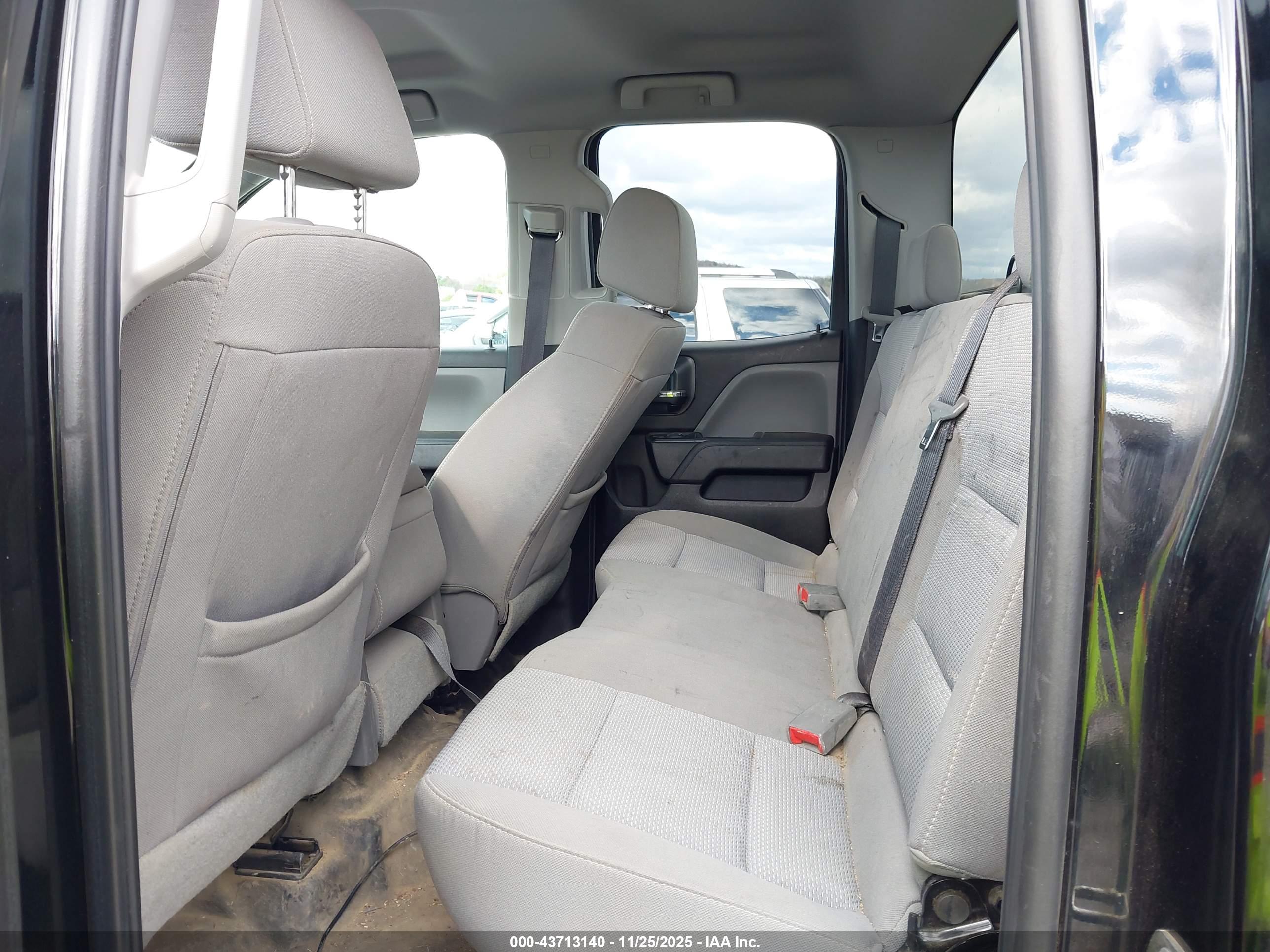 CHEVROLET SILVERADO image 8