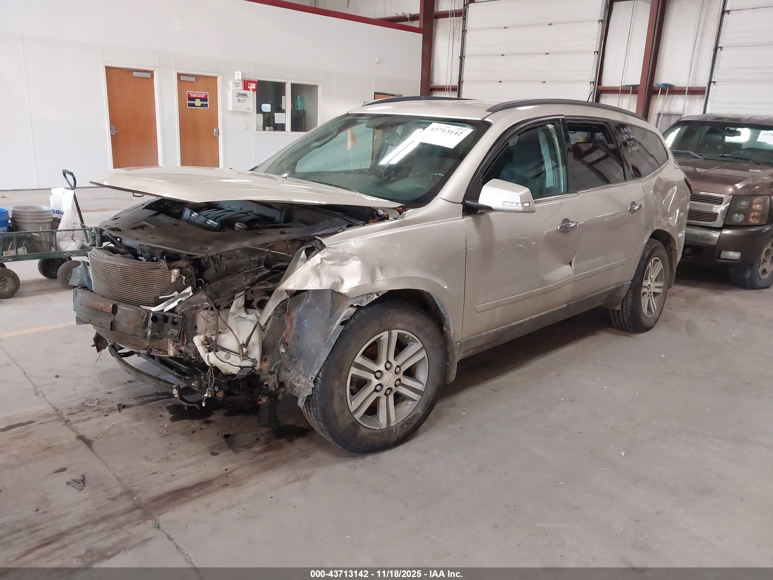 CHEVROLET TRAVERSE image 2