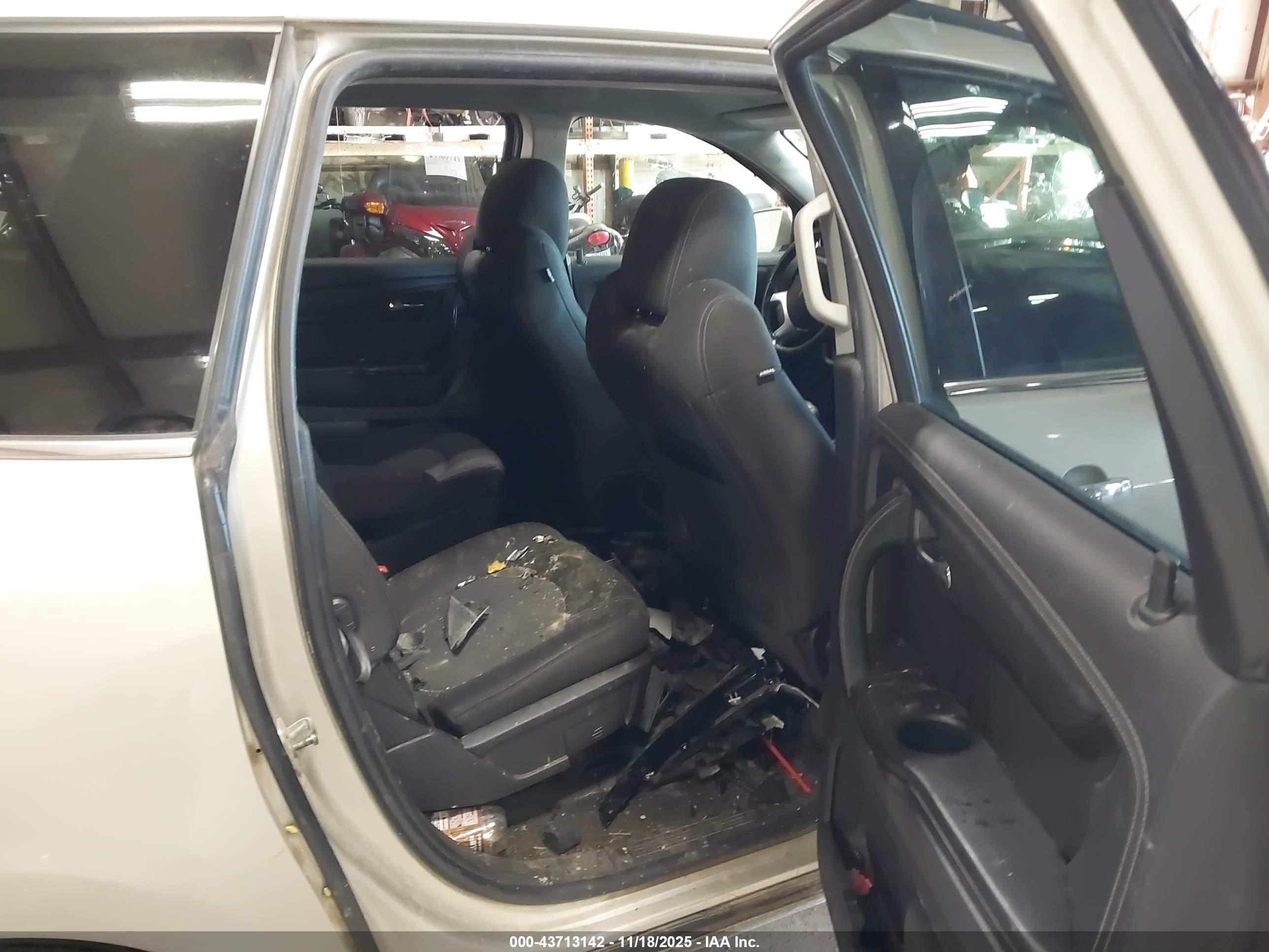 CHEVROLET TRAVERSE image 8