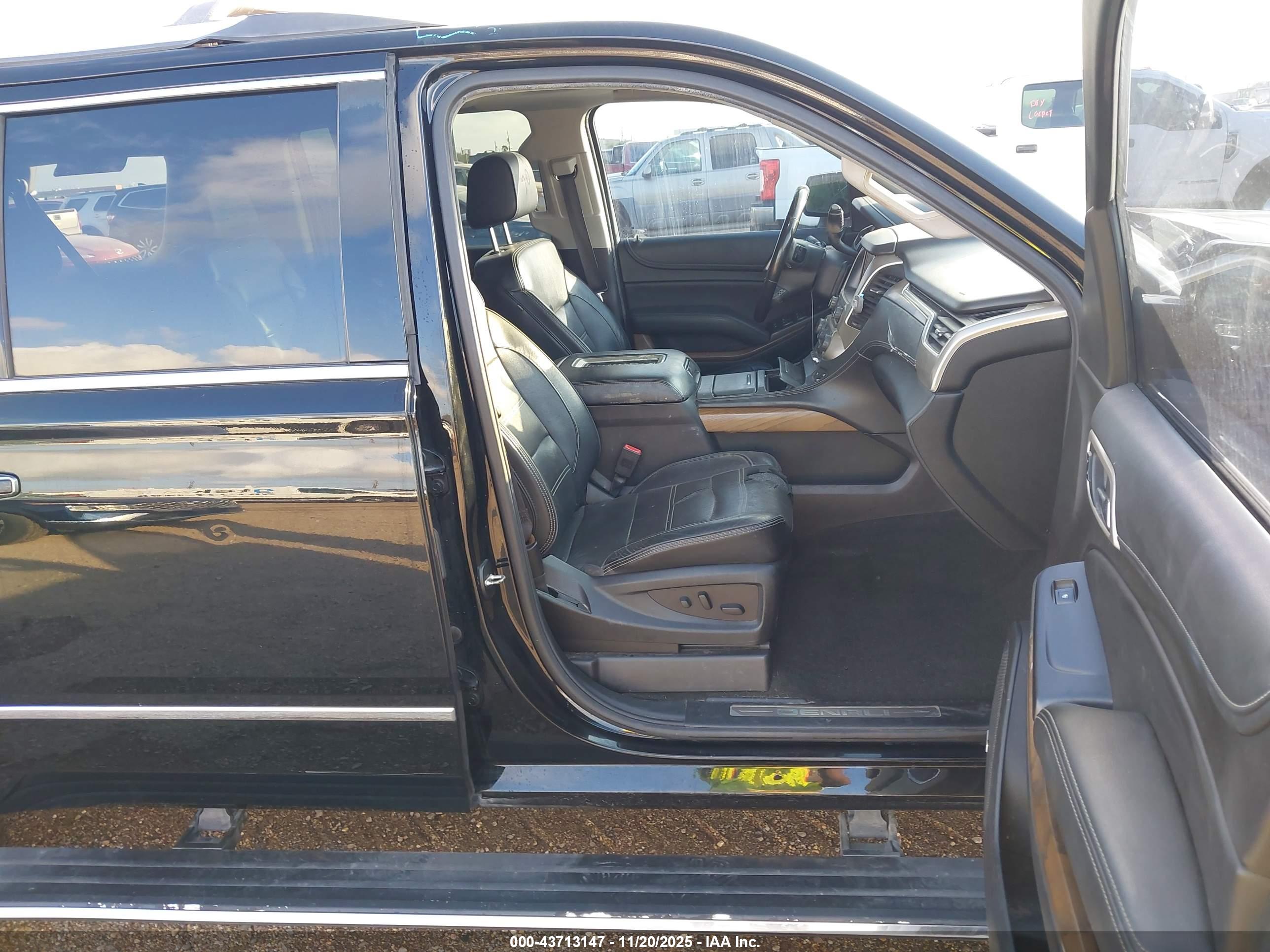 GMC YUKON image 5