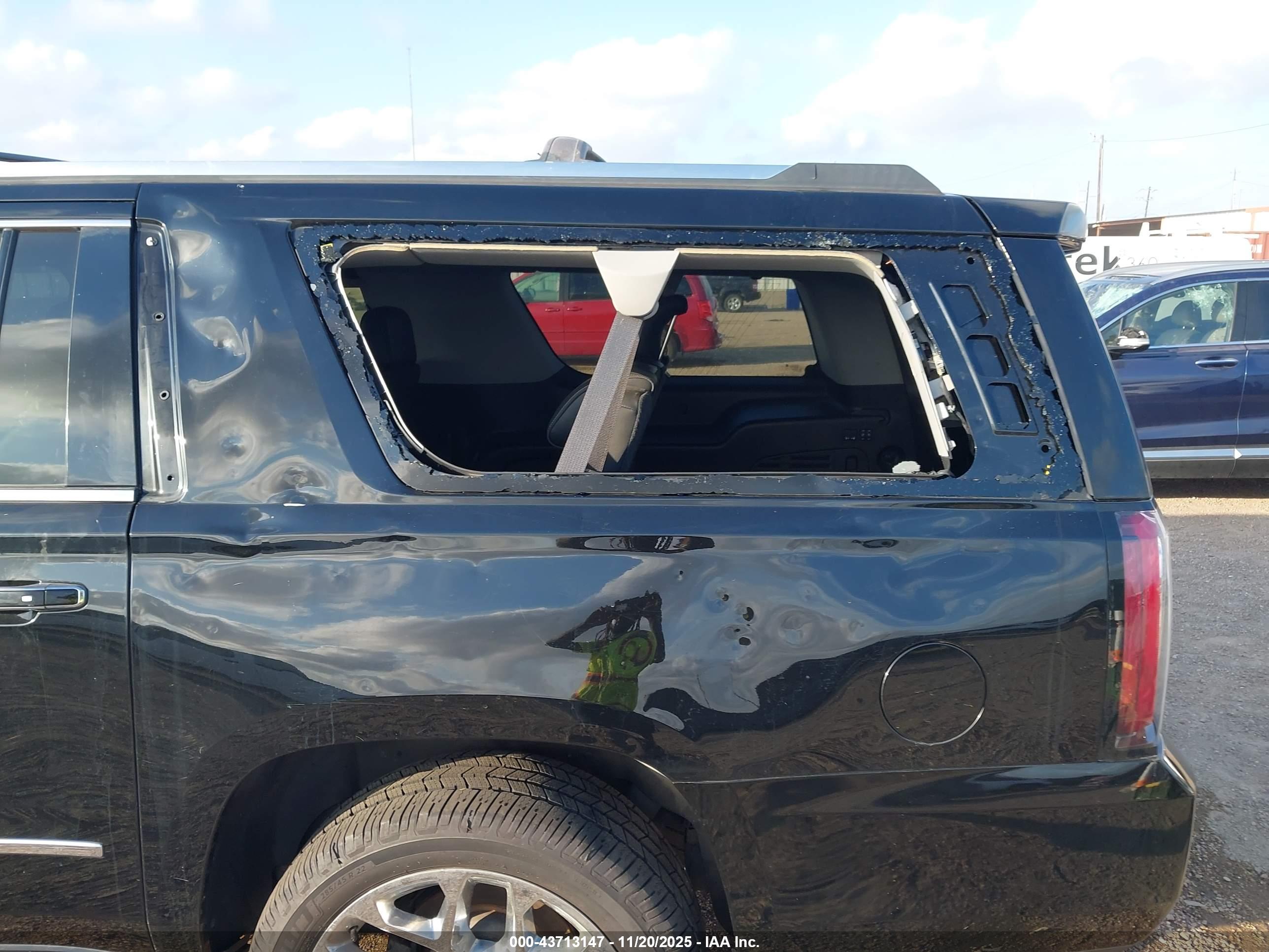 GMC YUKON image 6