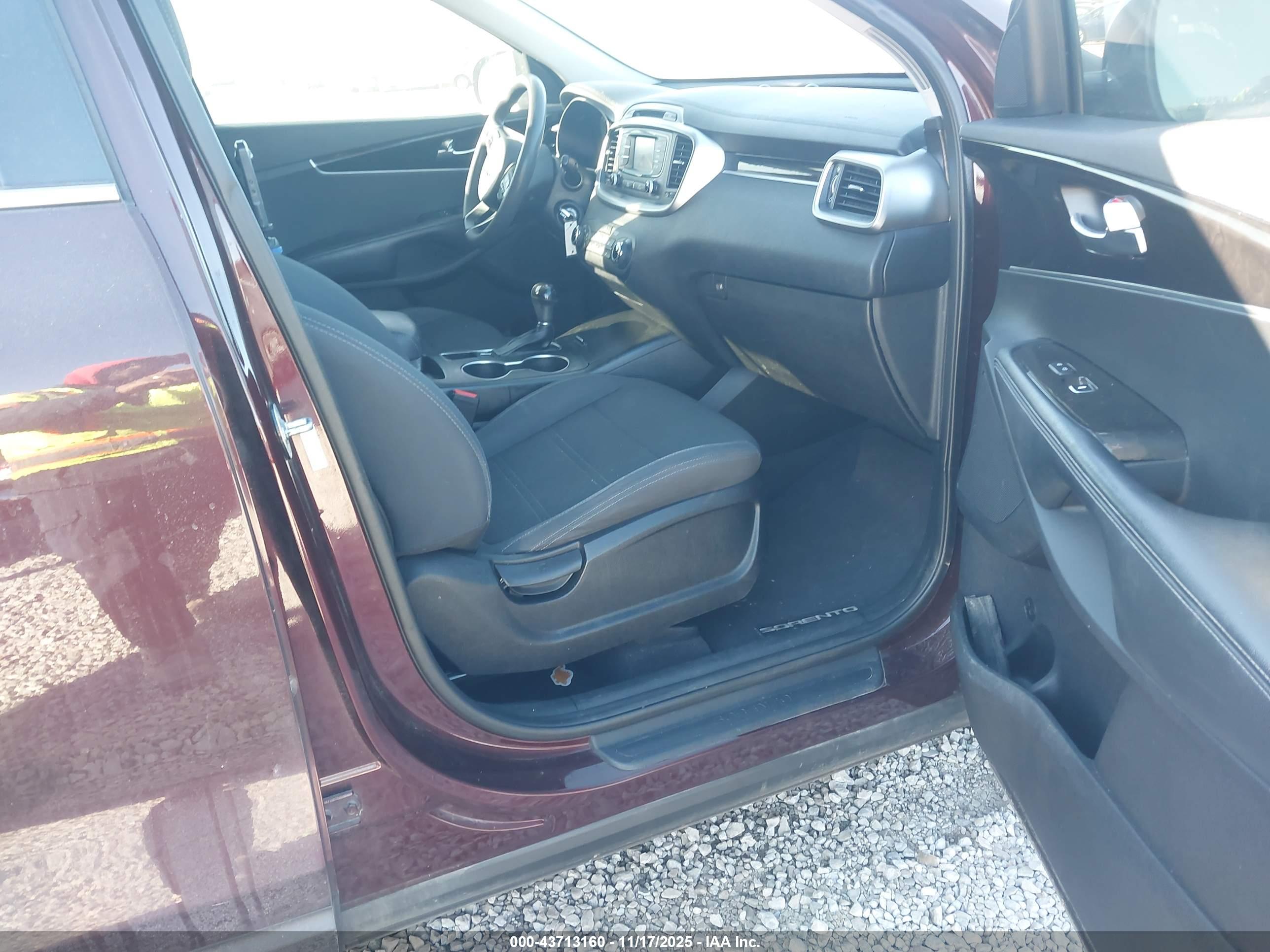 KIA SORENTO image 5