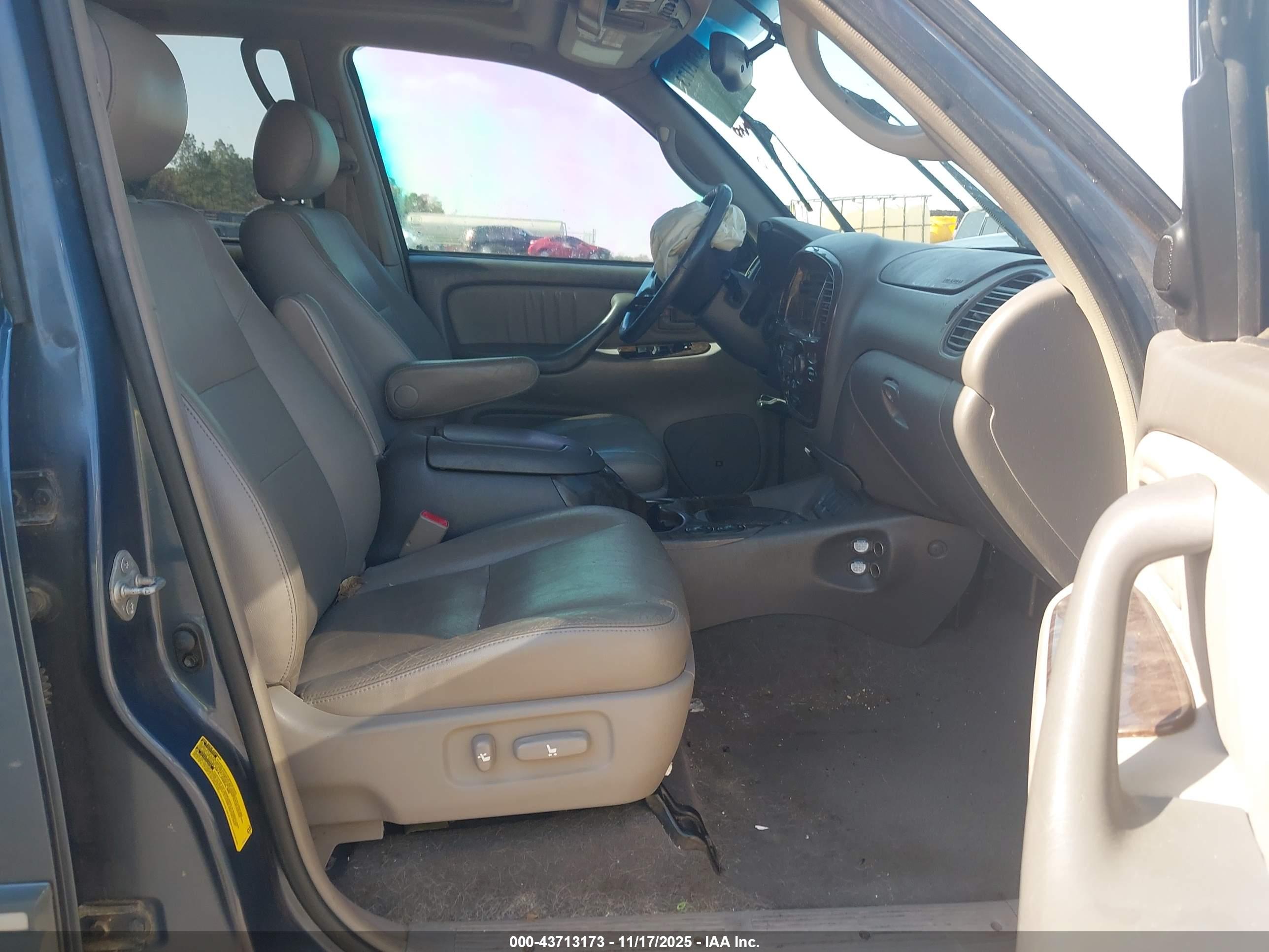 TOYOTA SEQUOIA image 5