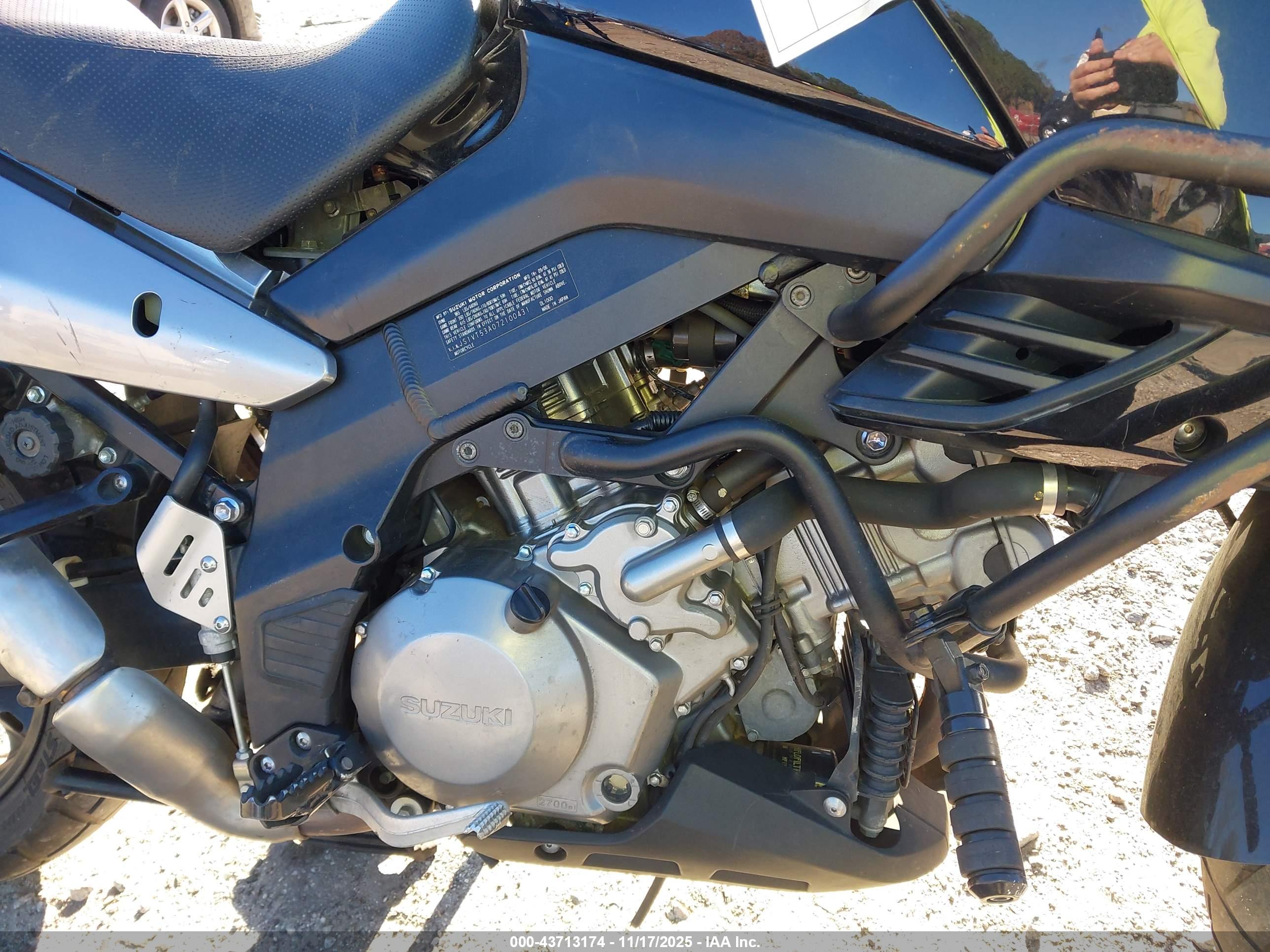 SUZUKI DL1000 image 8