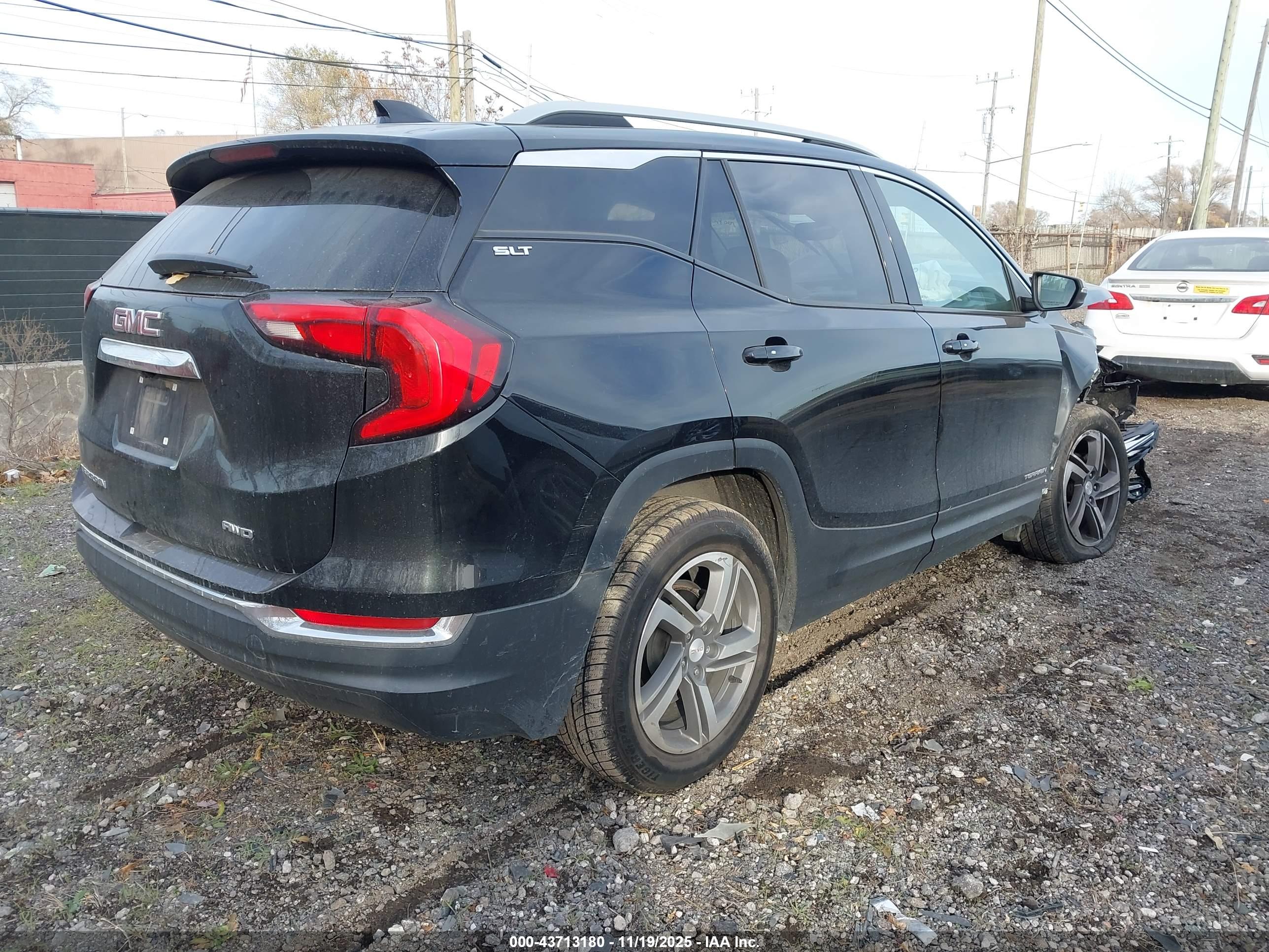 GMC TERRAIN image 4