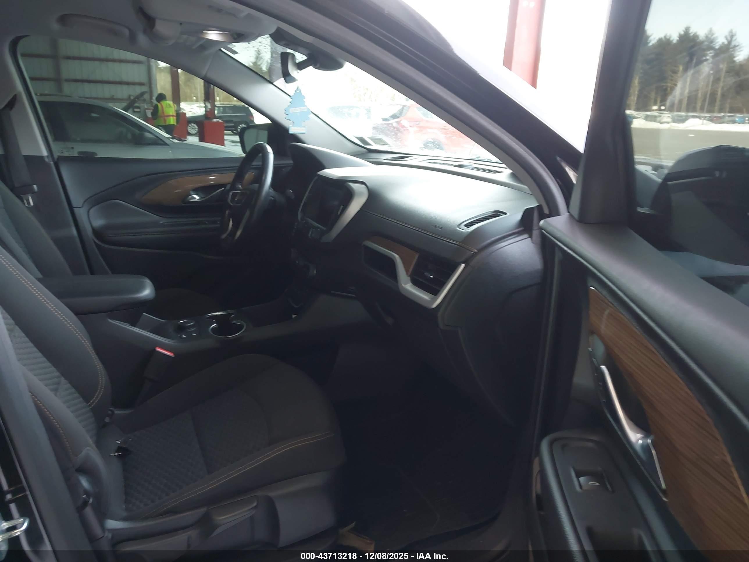 GMC TERRAIN image 5