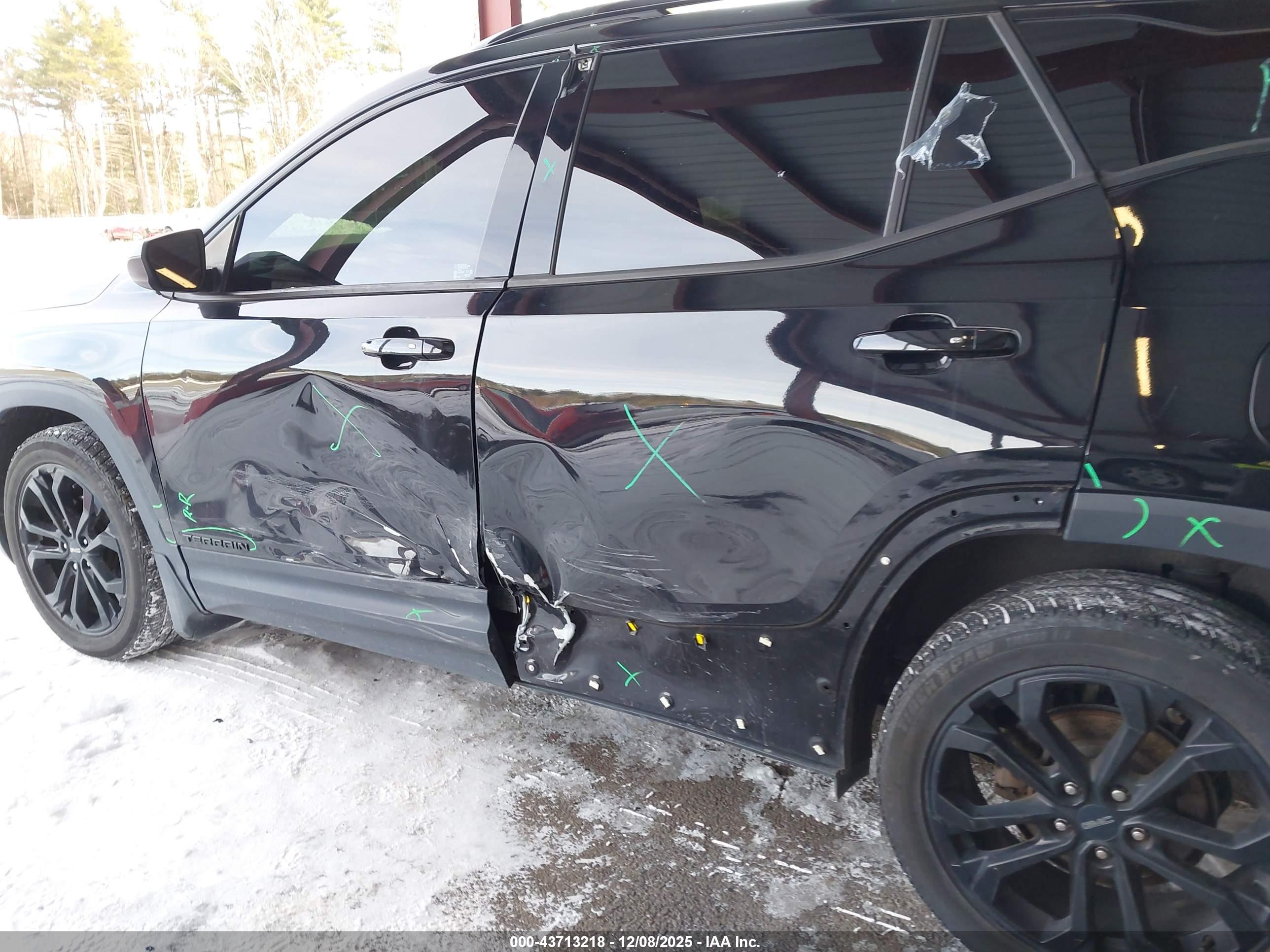 GMC TERRAIN image 6