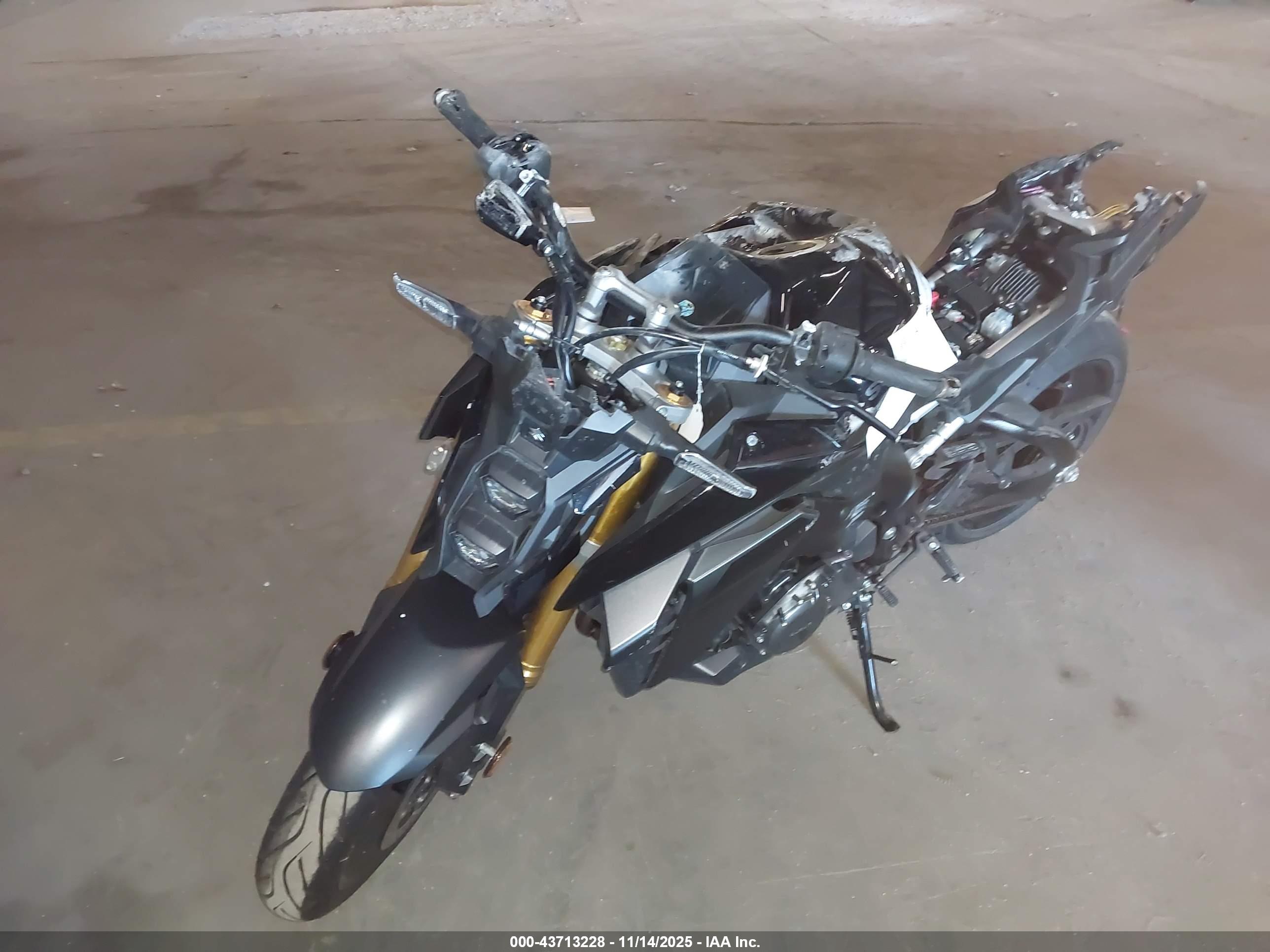 SUZUKI GSX-S1000 image 2