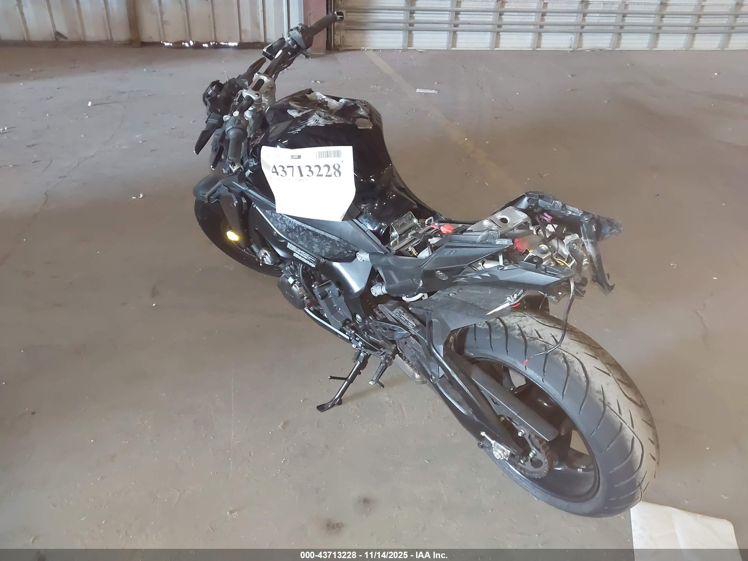 SUZUKI GSX-S1000 image 3
