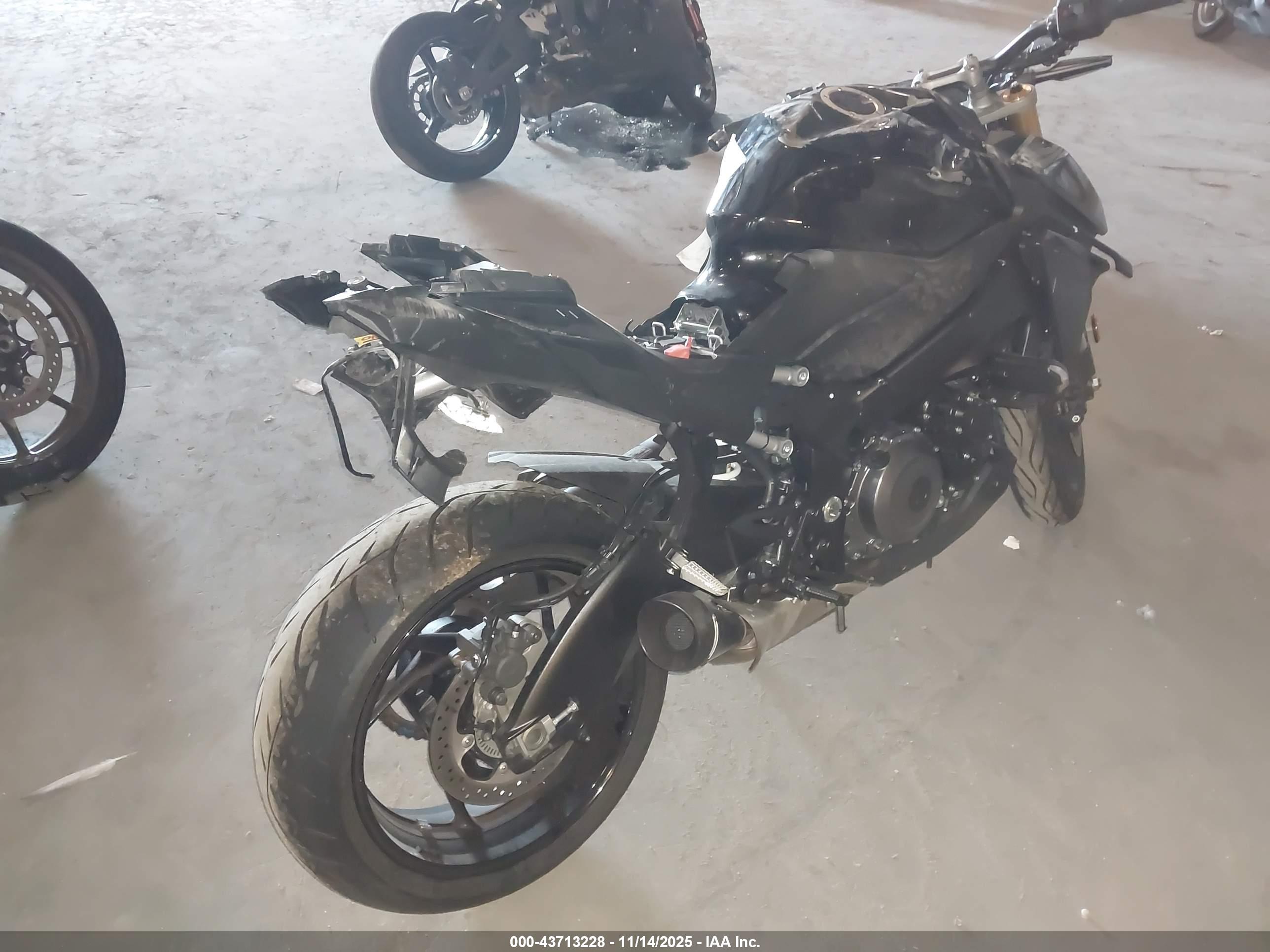 SUZUKI GSX-S1000 image 4