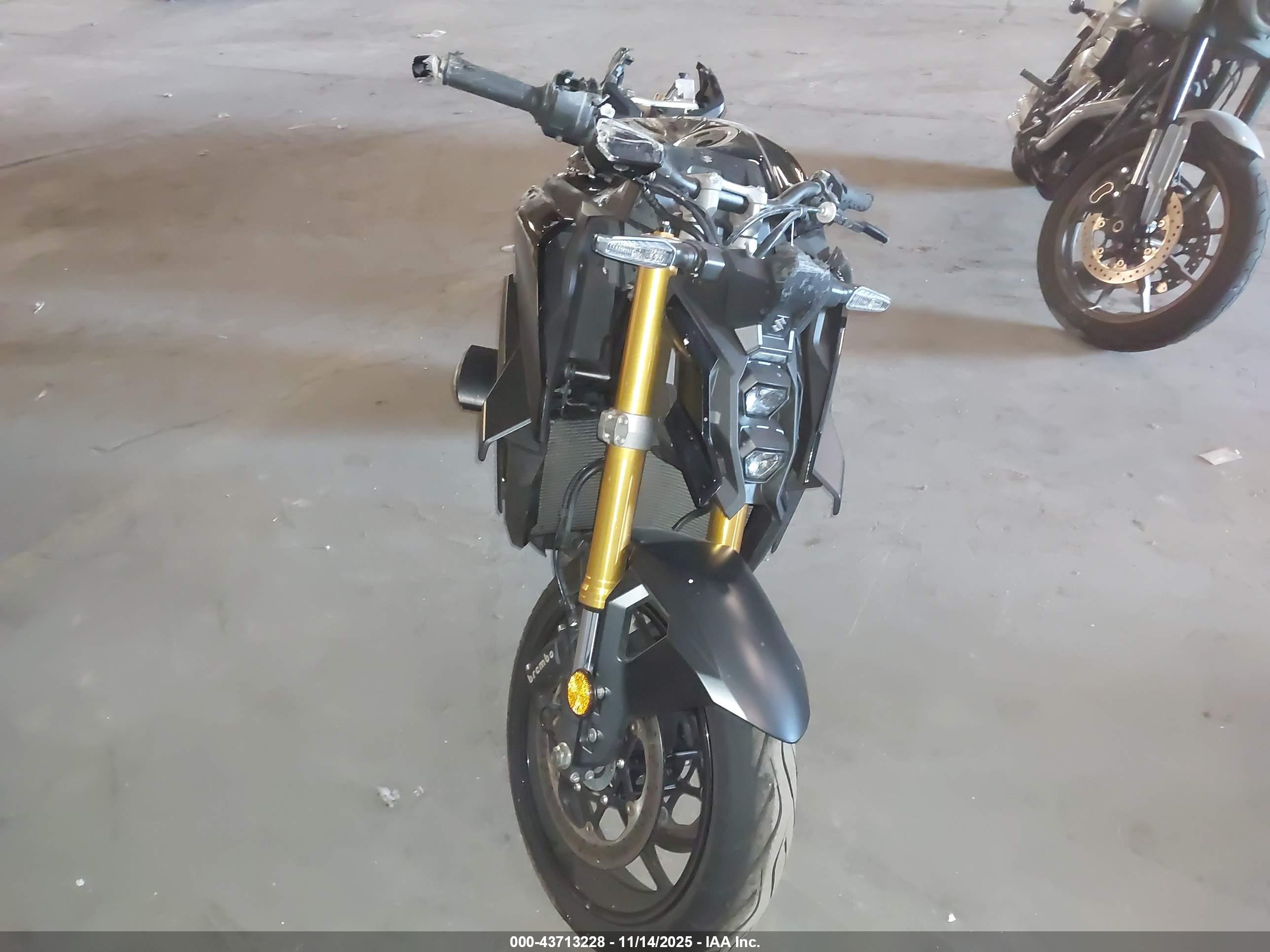 SUZUKI GSX-S1000 image 5