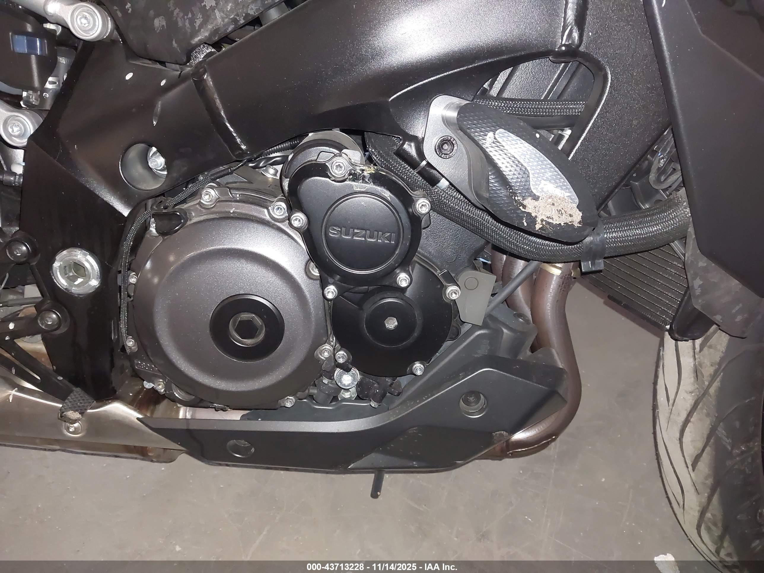 SUZUKI GSX-S1000 image 8