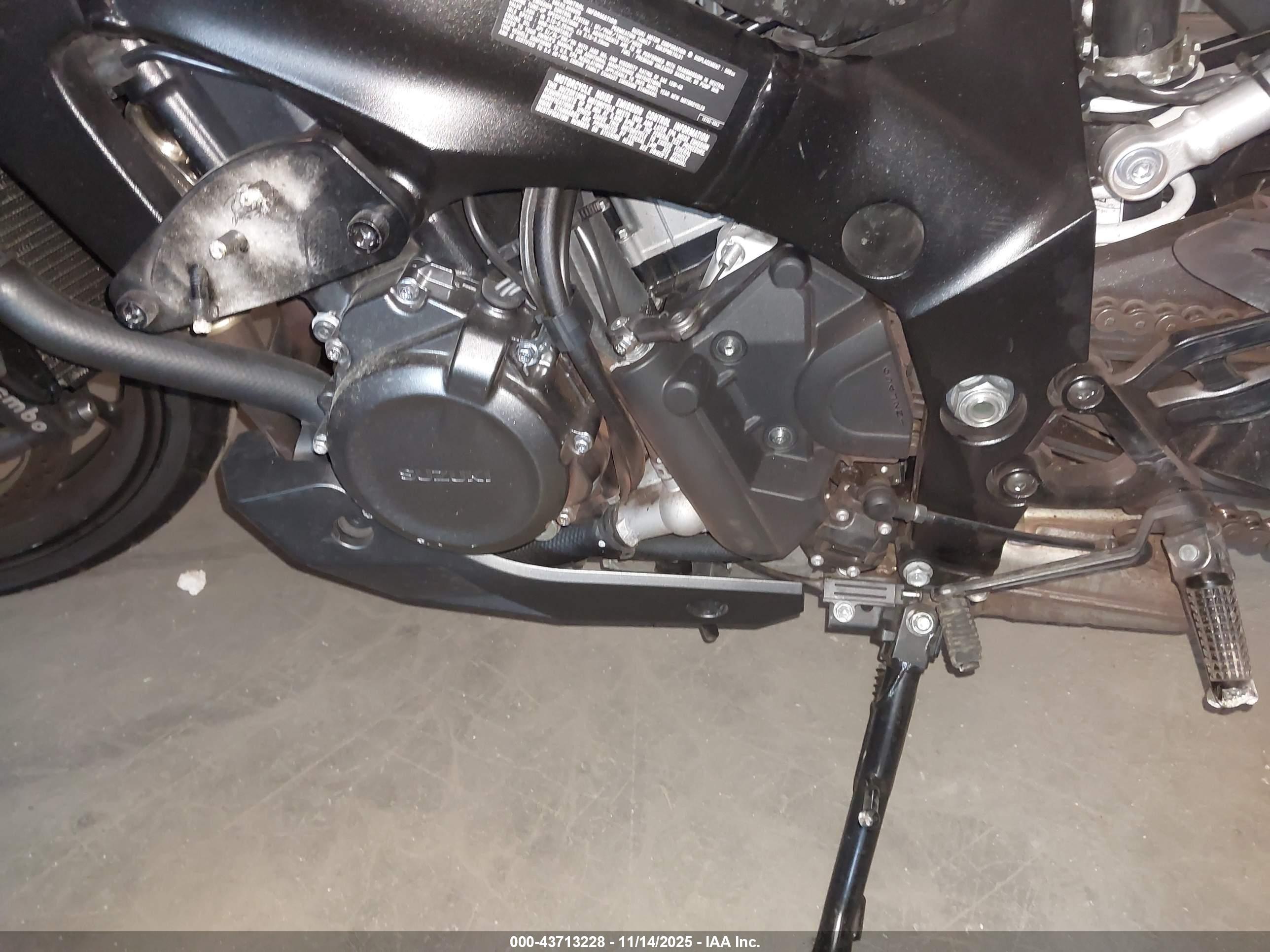 SUZUKI GSX-S1000 image 9