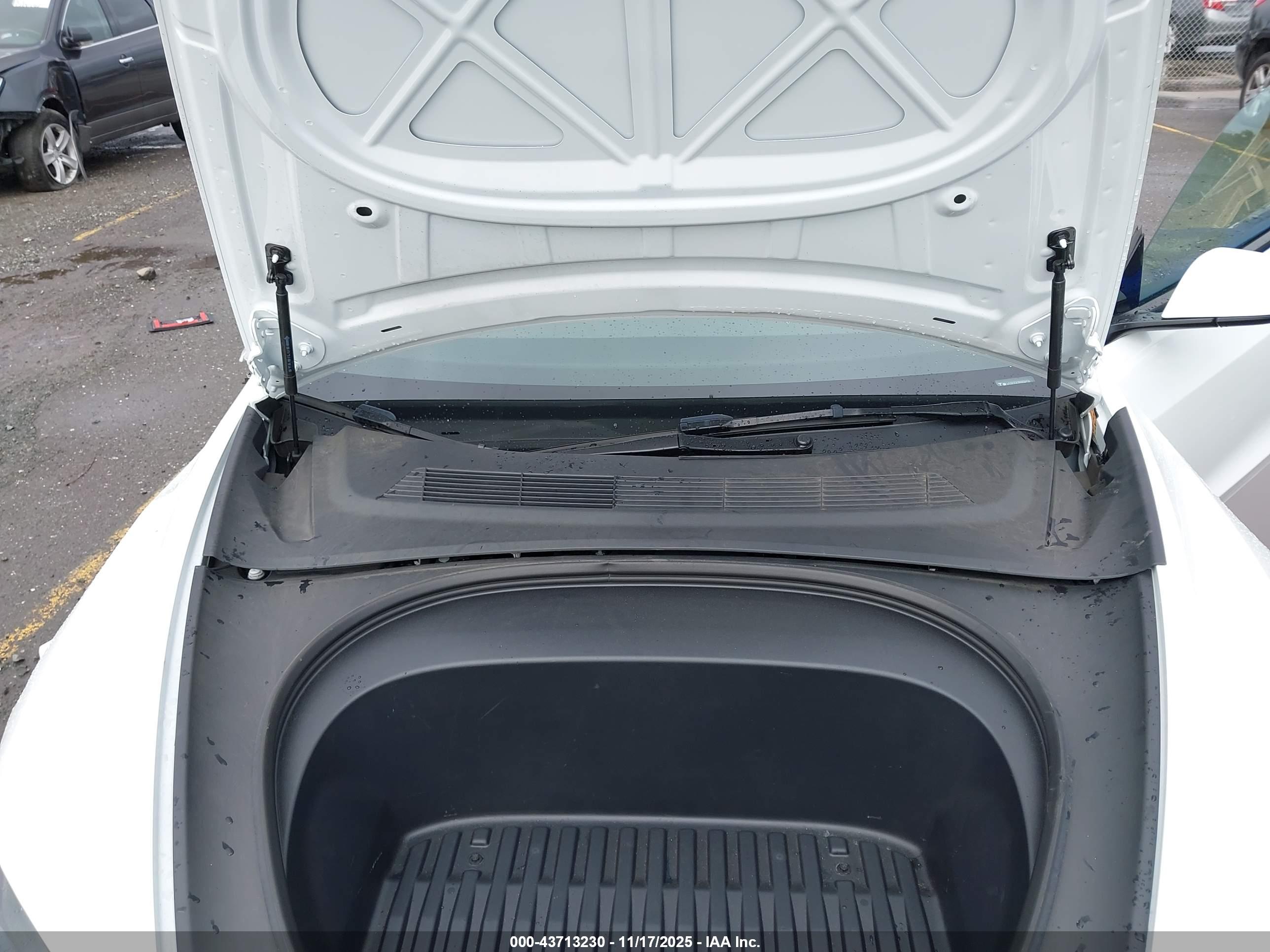 TESLA MODEL image 10