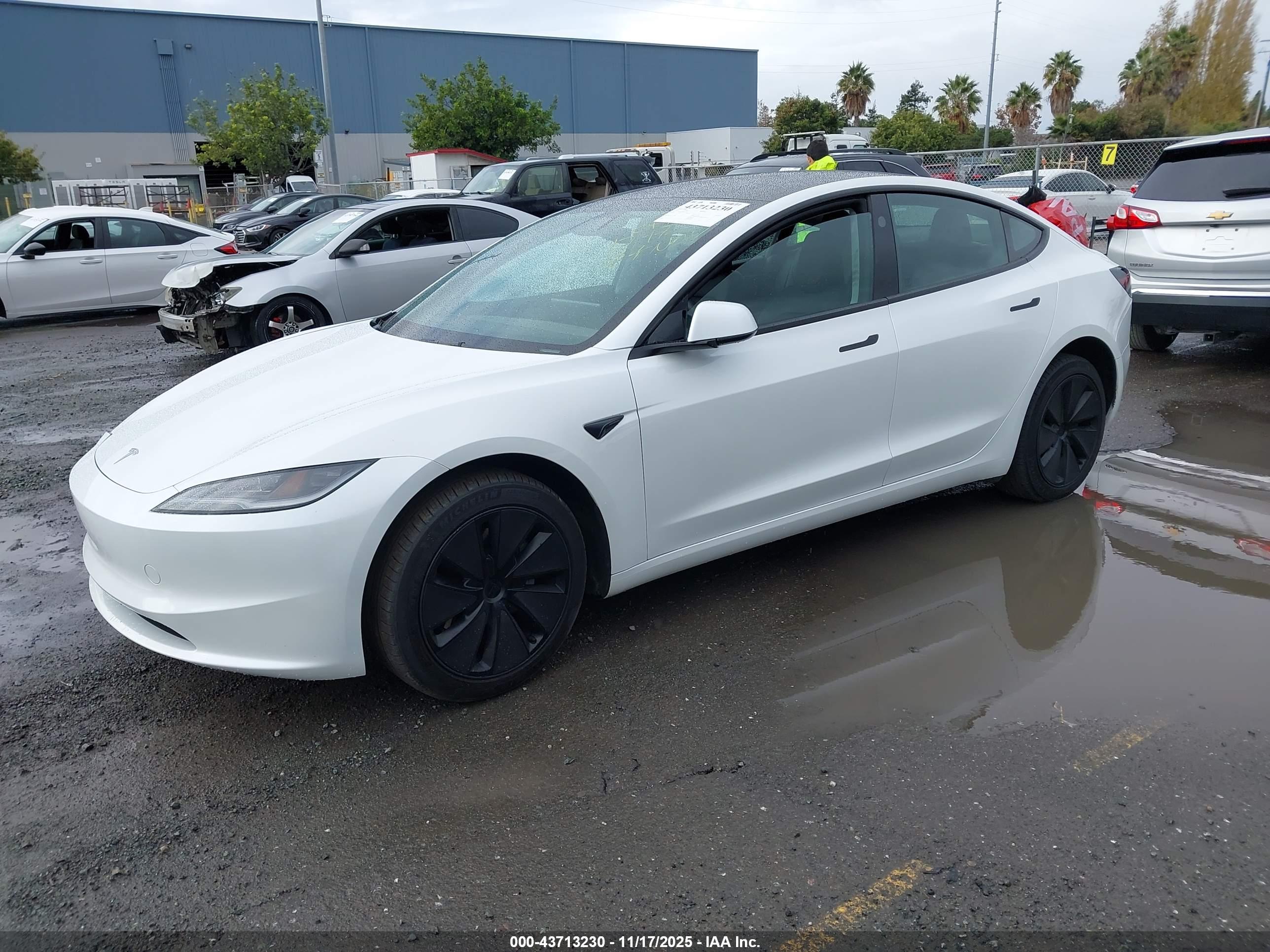 TESLA MODEL image 2