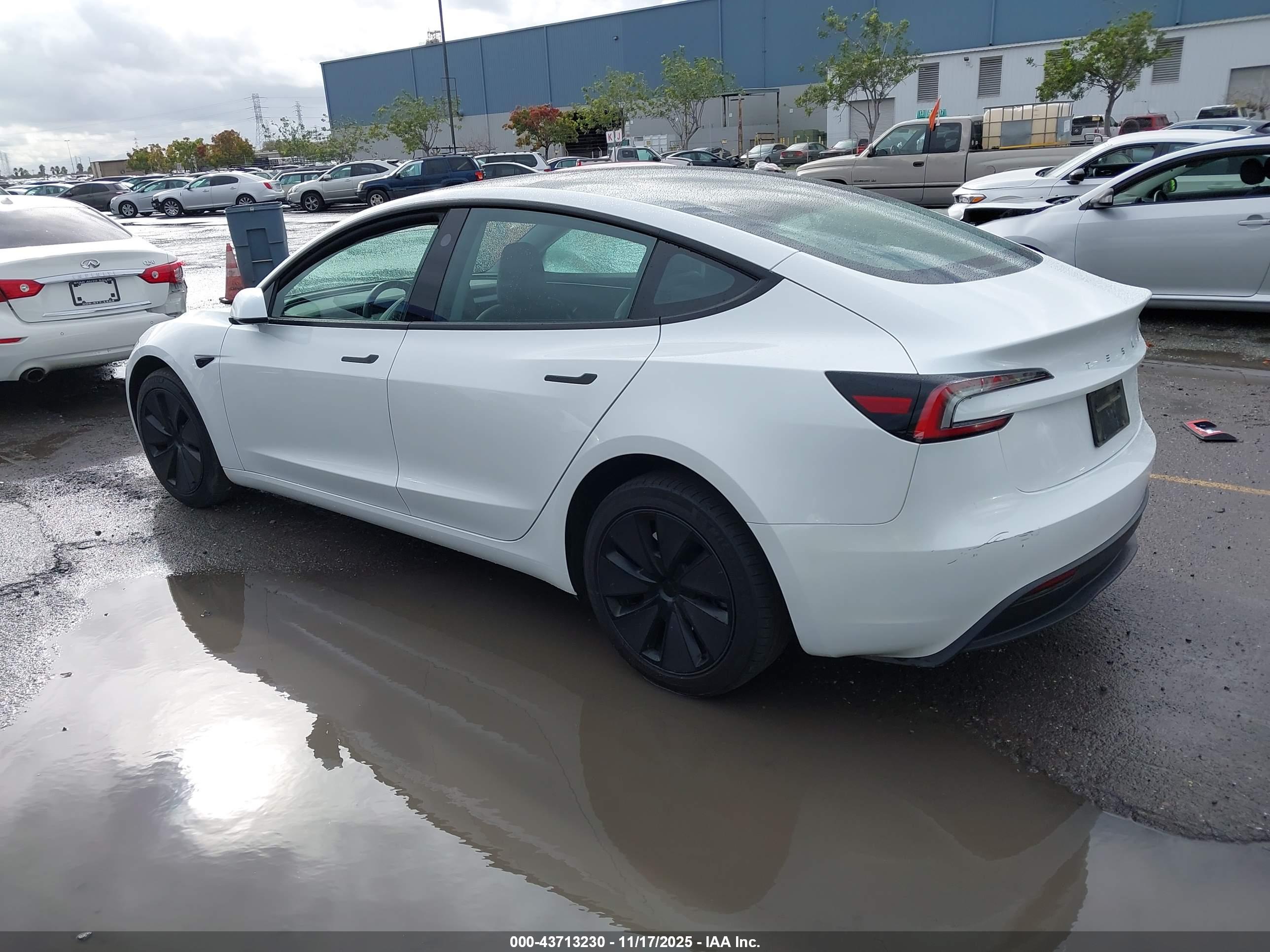 TESLA MODEL image 3