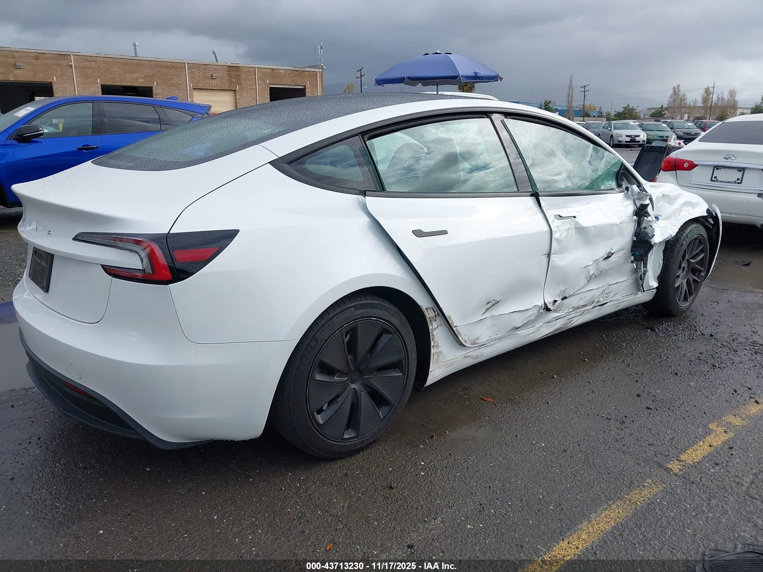 TESLA MODEL image 4