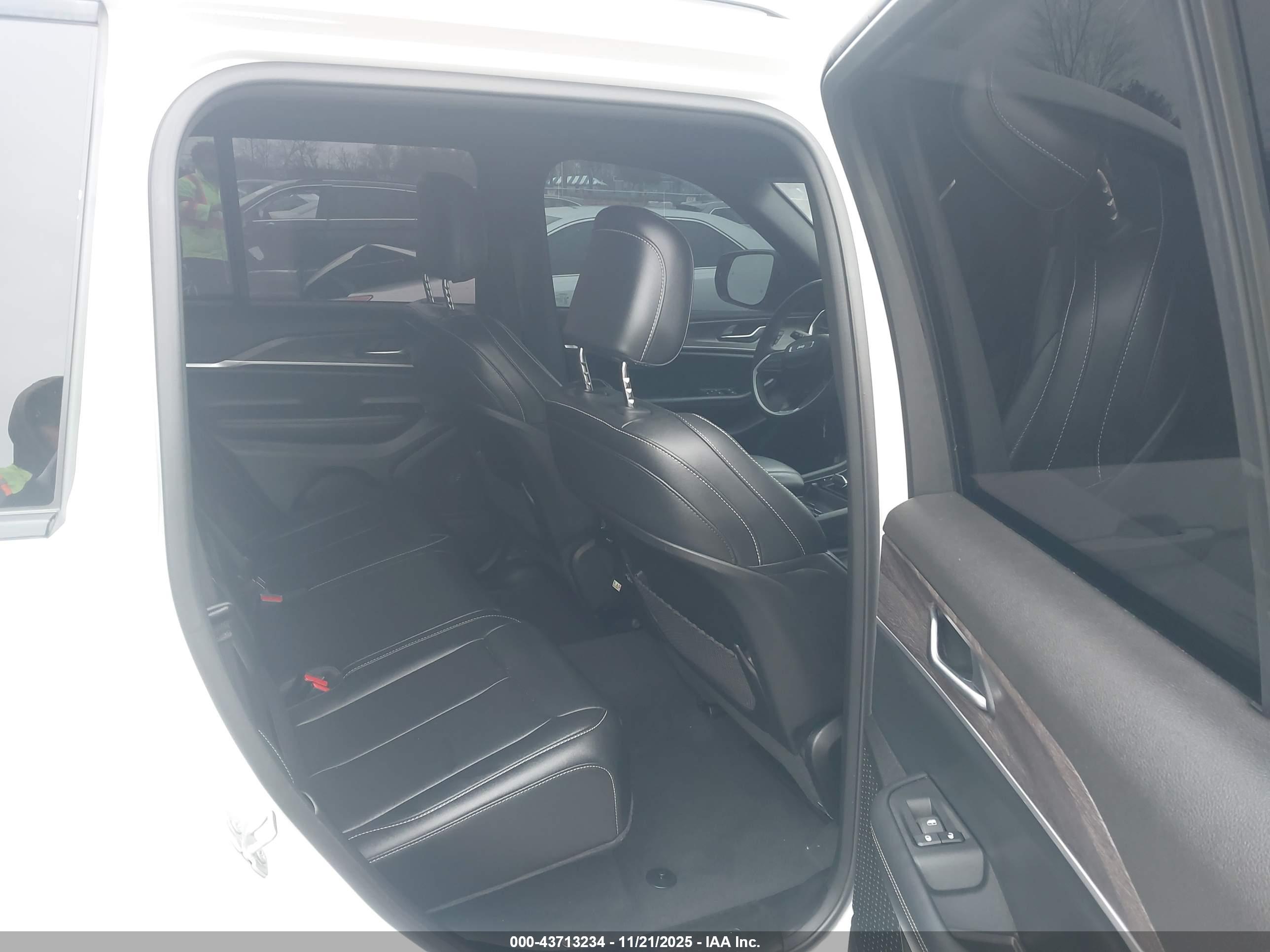 JEEP GRAND image 8
