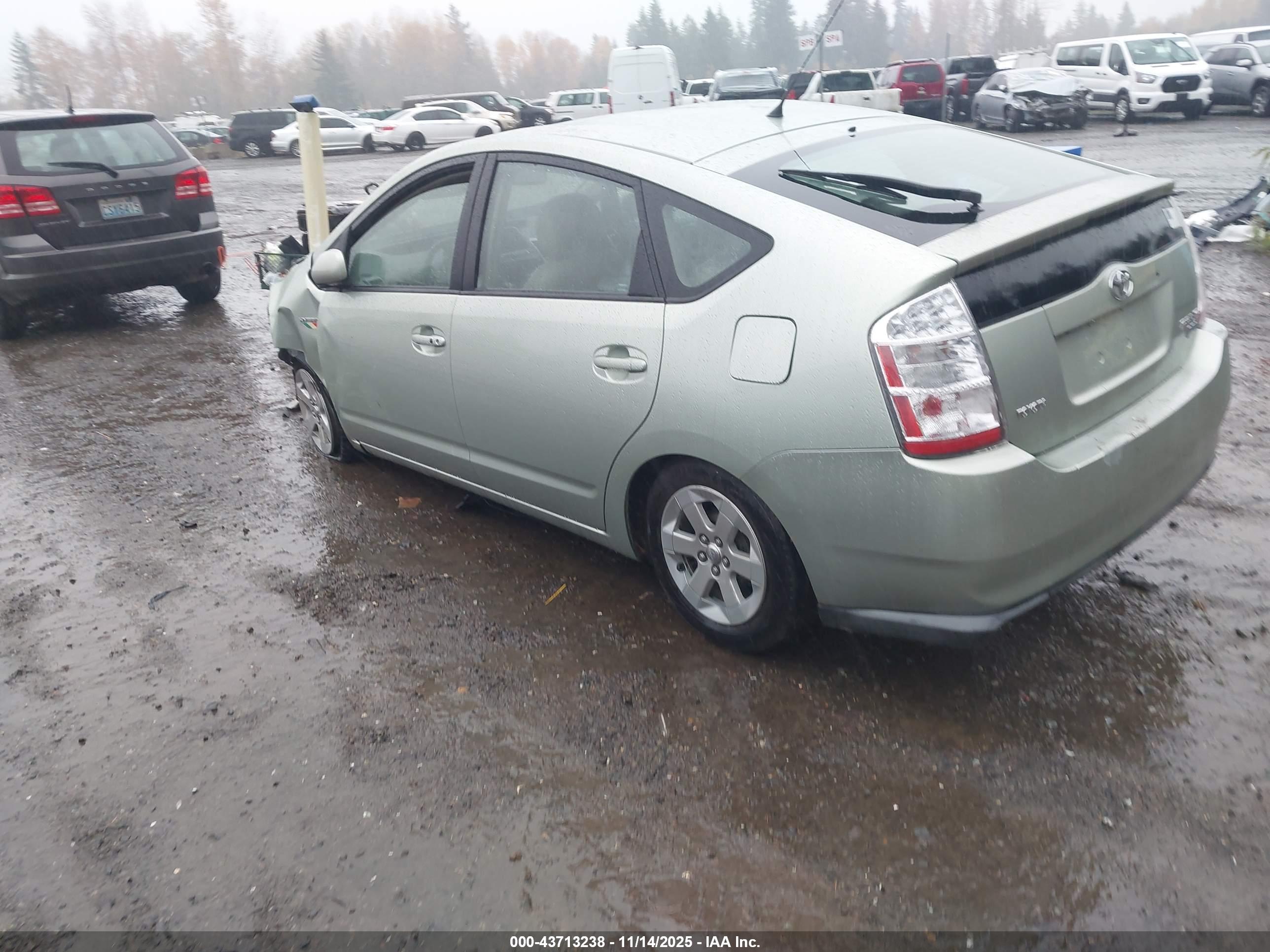 TOYOTA PRIUS image 3