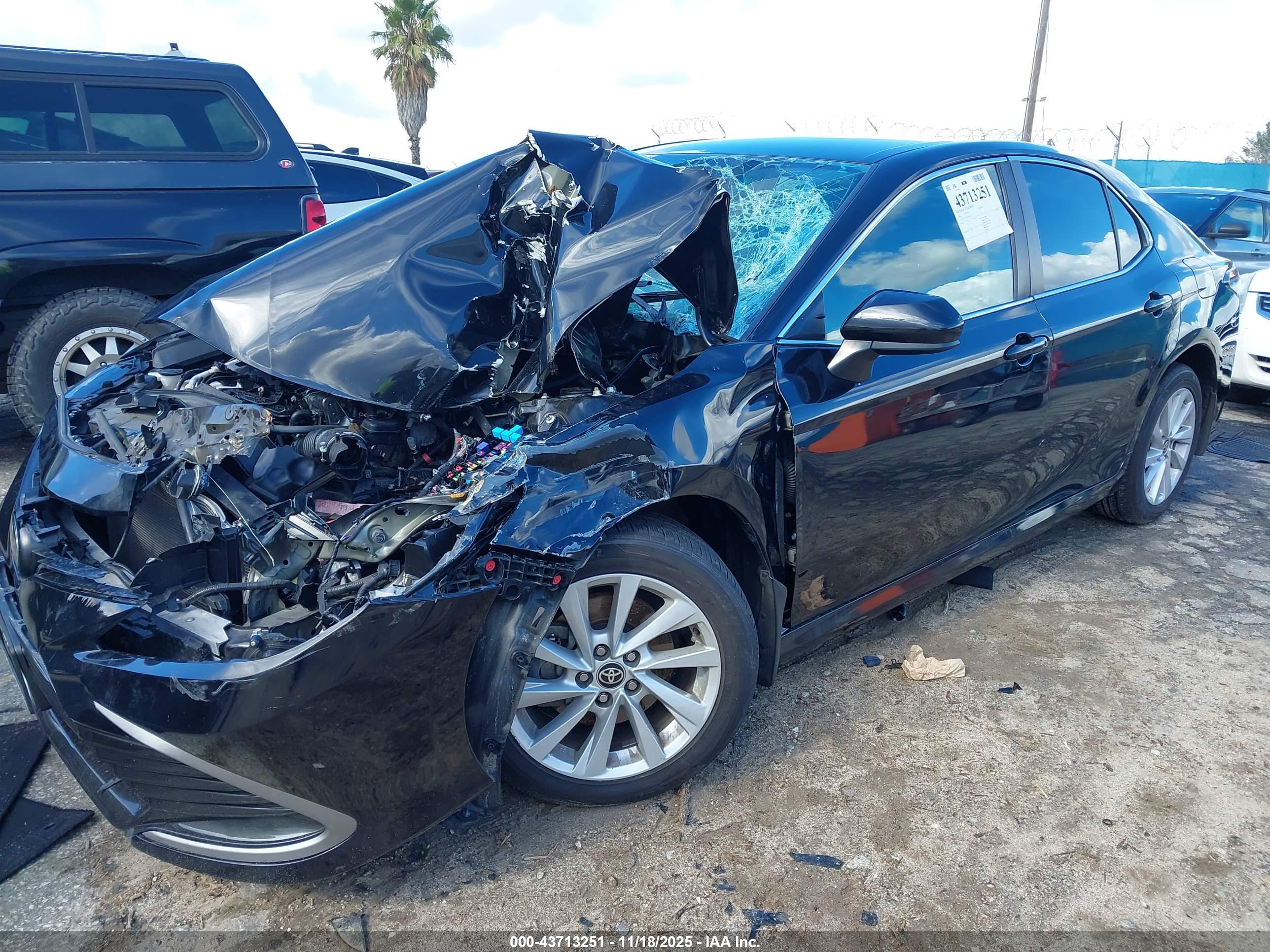 TOYOTA CAMRY image 2