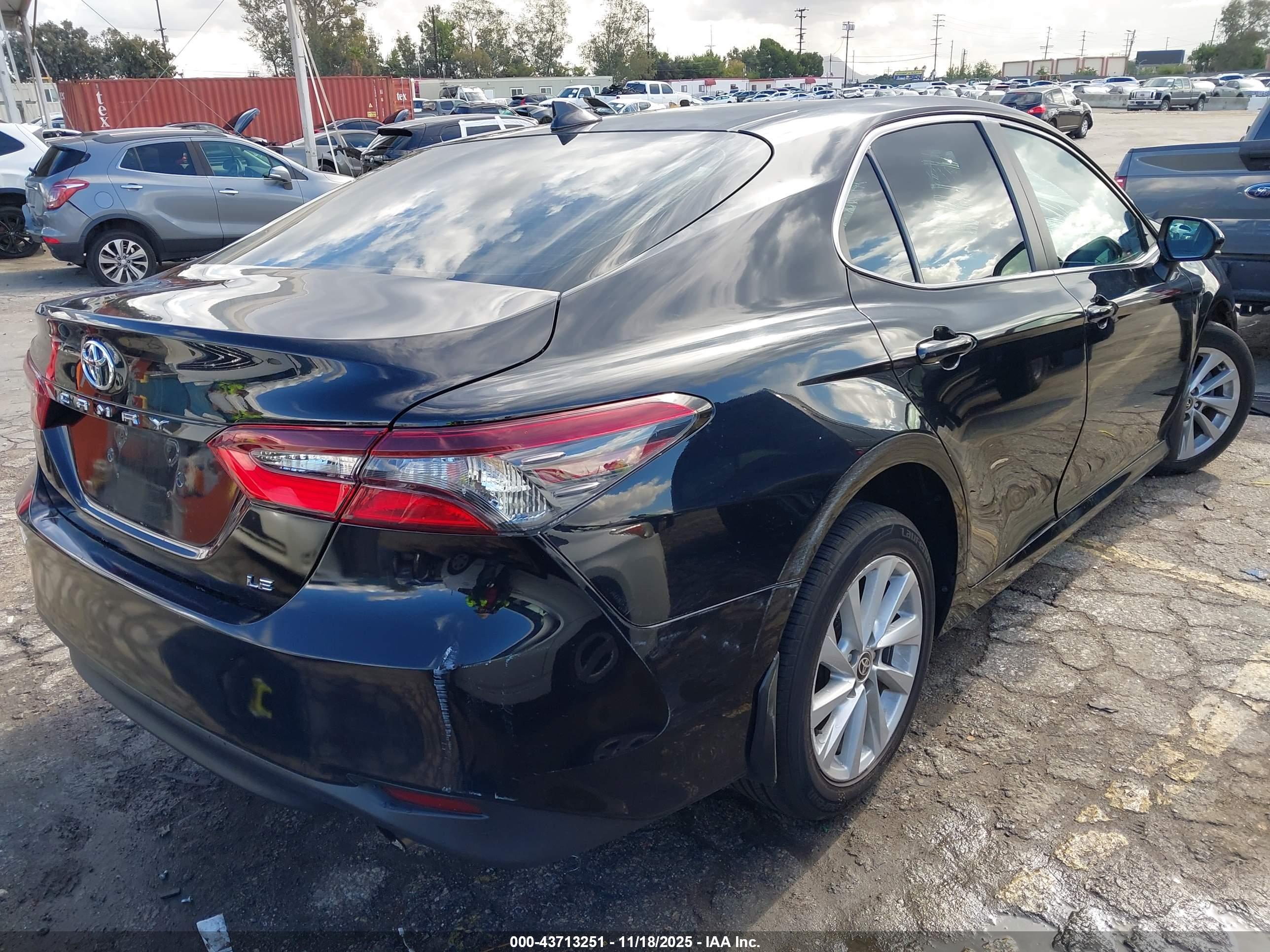 TOYOTA CAMRY image 4