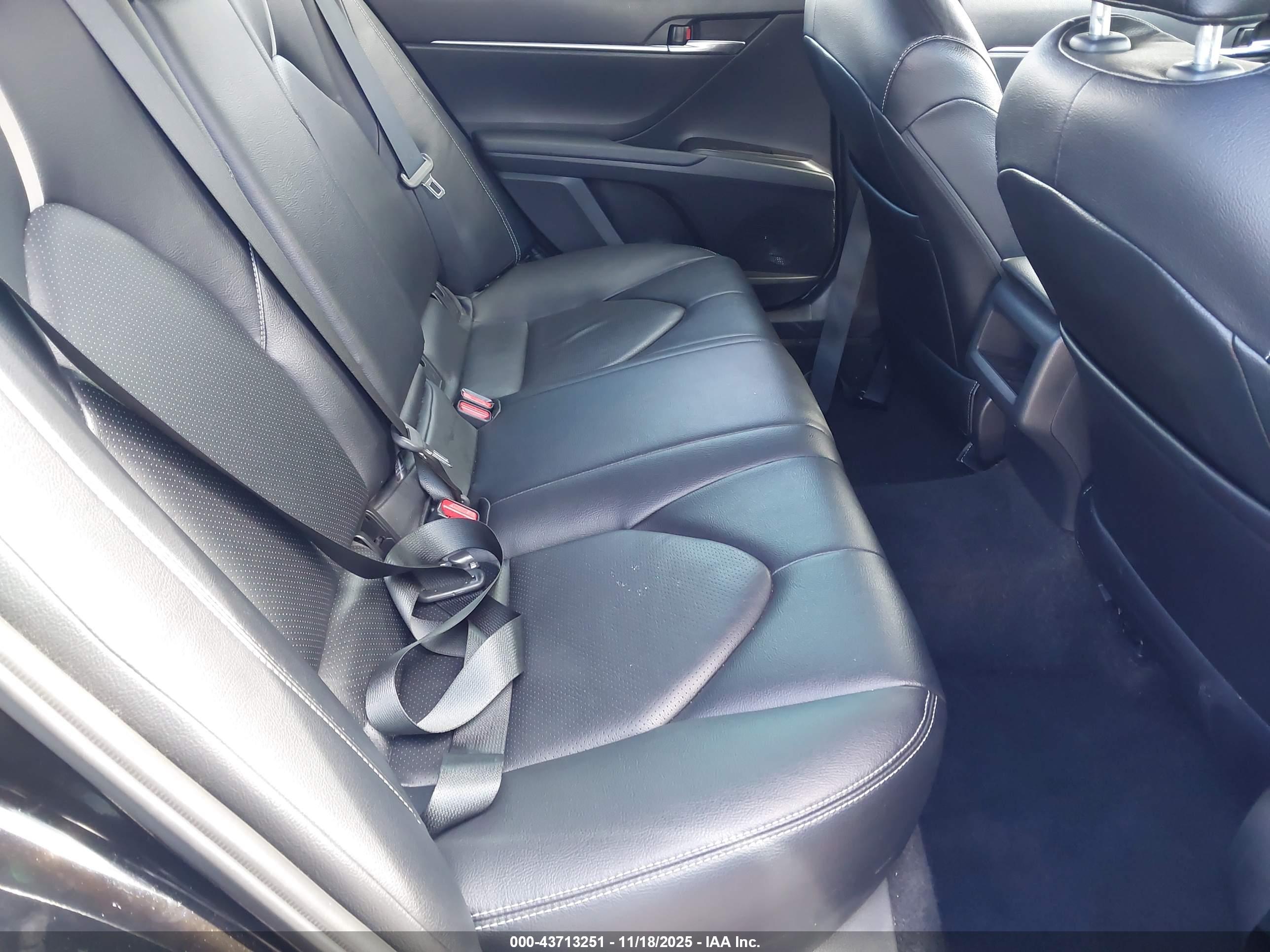 TOYOTA CAMRY image 8