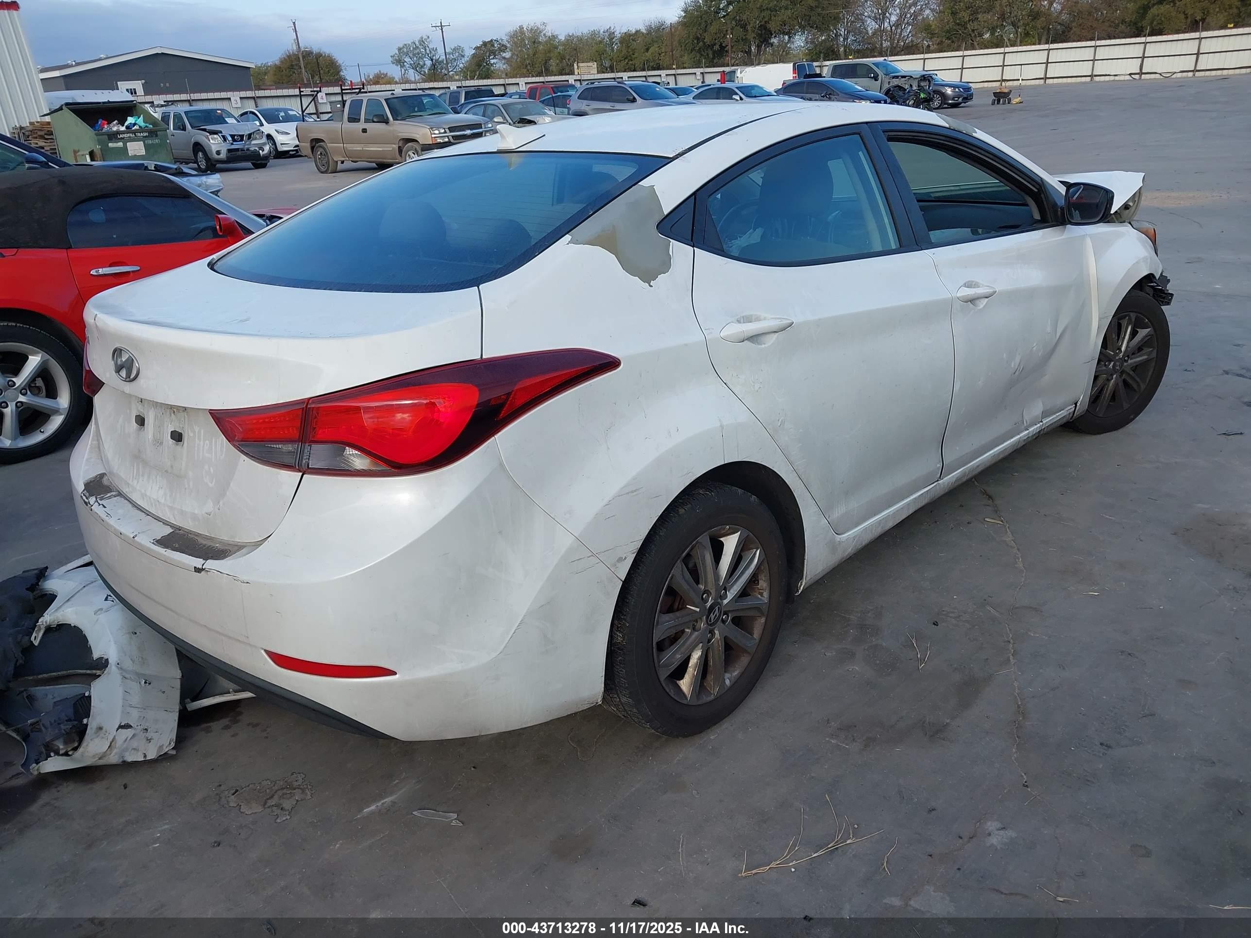 HYUNDAI ELANTRA image 4