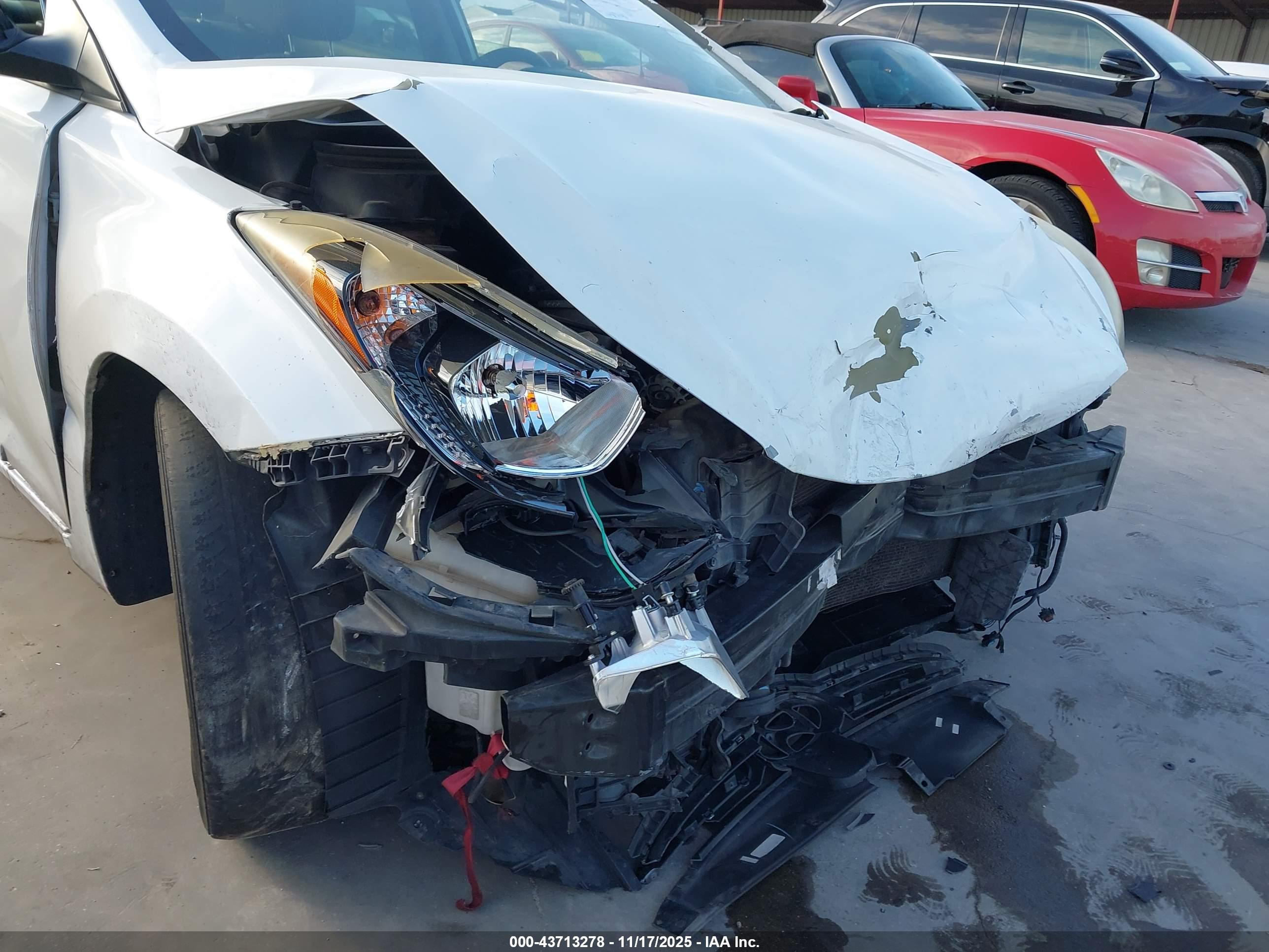 HYUNDAI ELANTRA image 6
