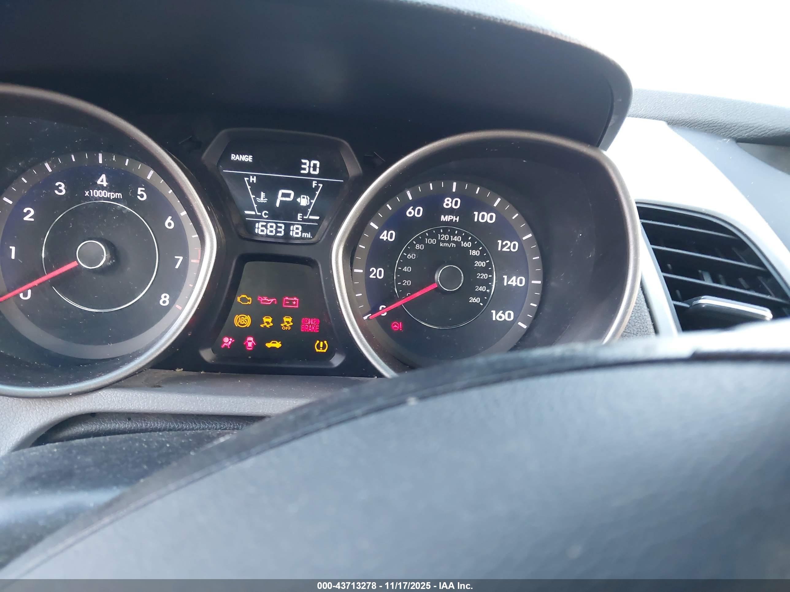 HYUNDAI ELANTRA image 7