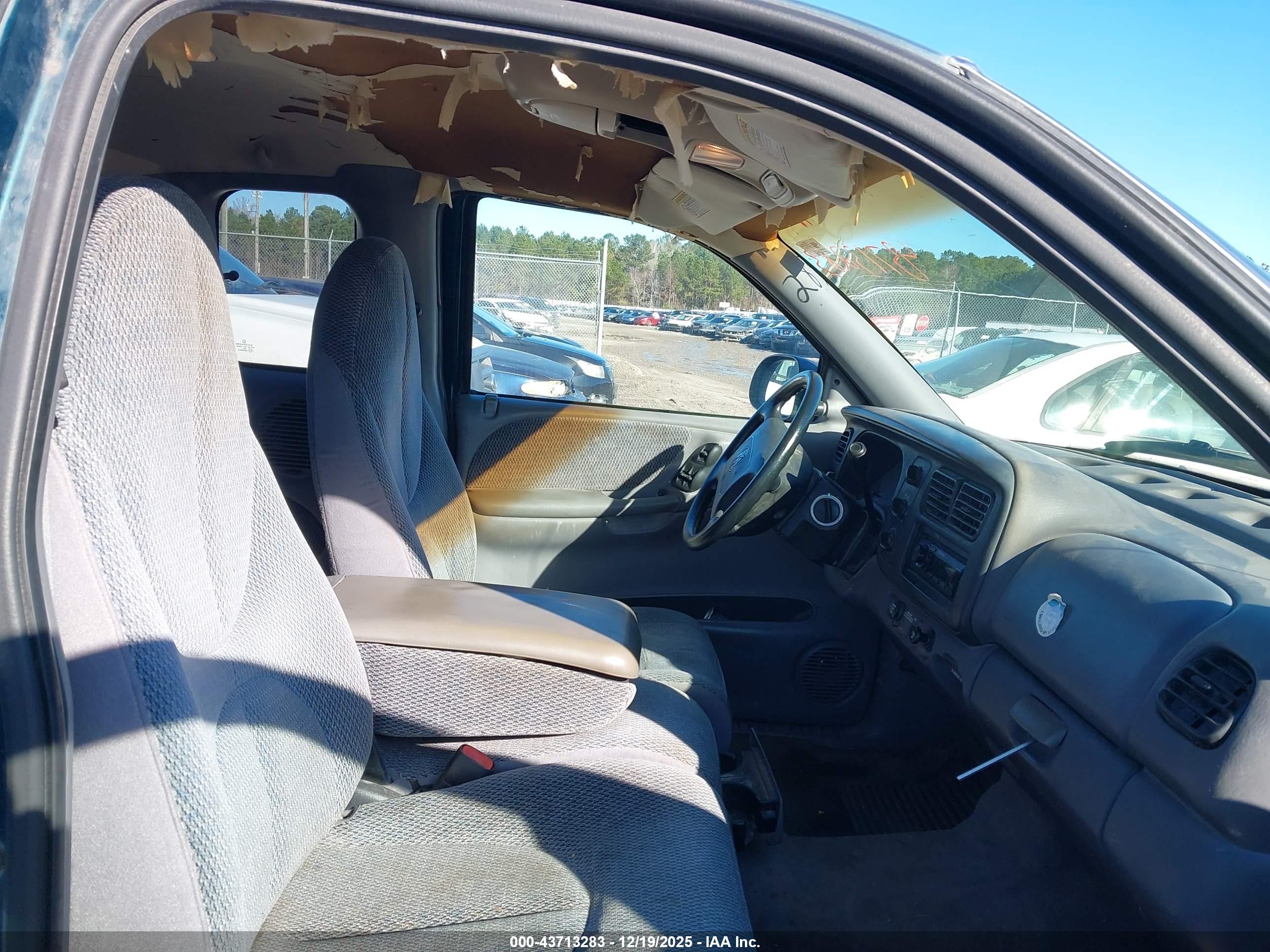 DODGE DAKOTA image 5