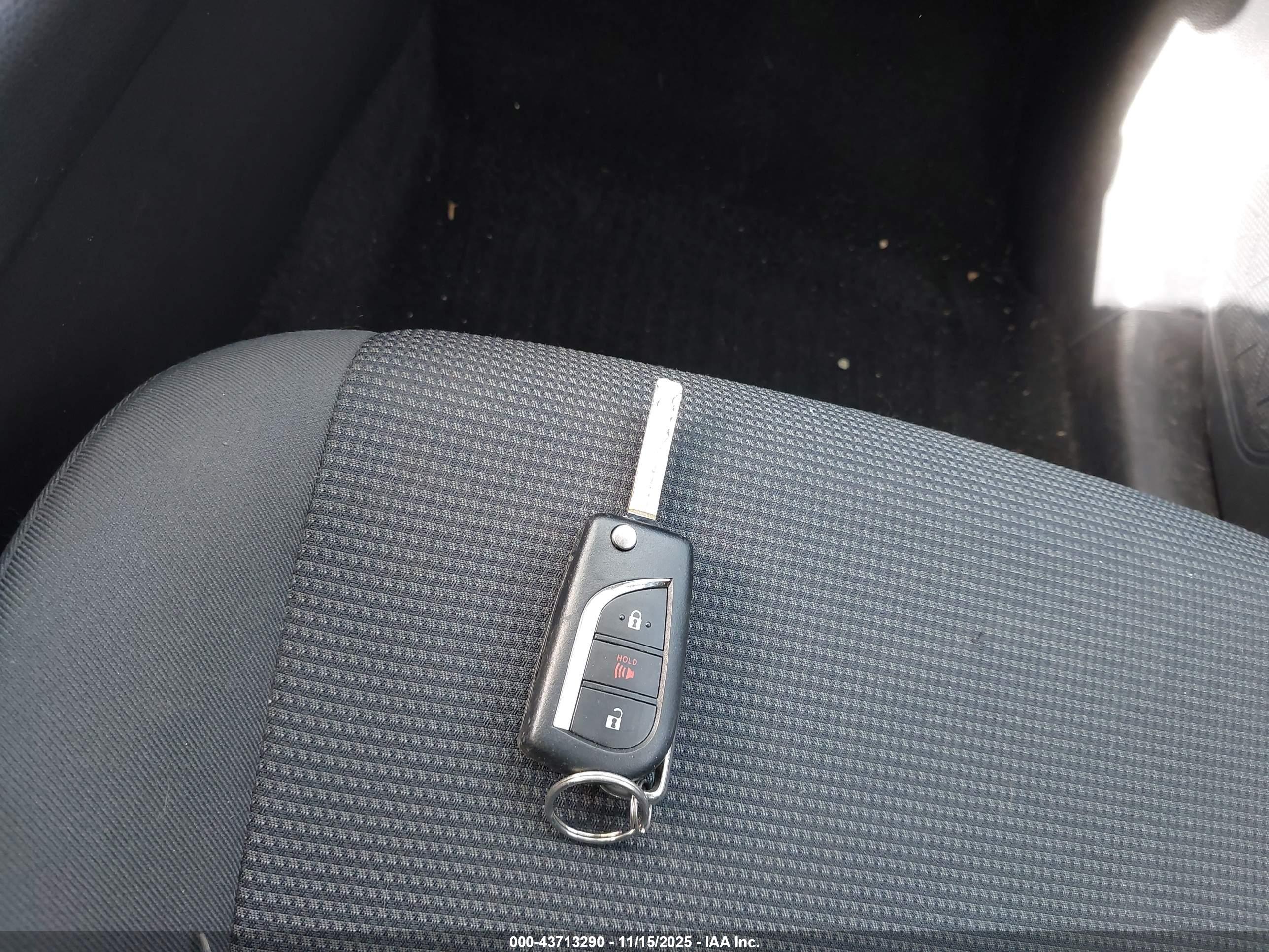 TOYOTA RAV4 image 11