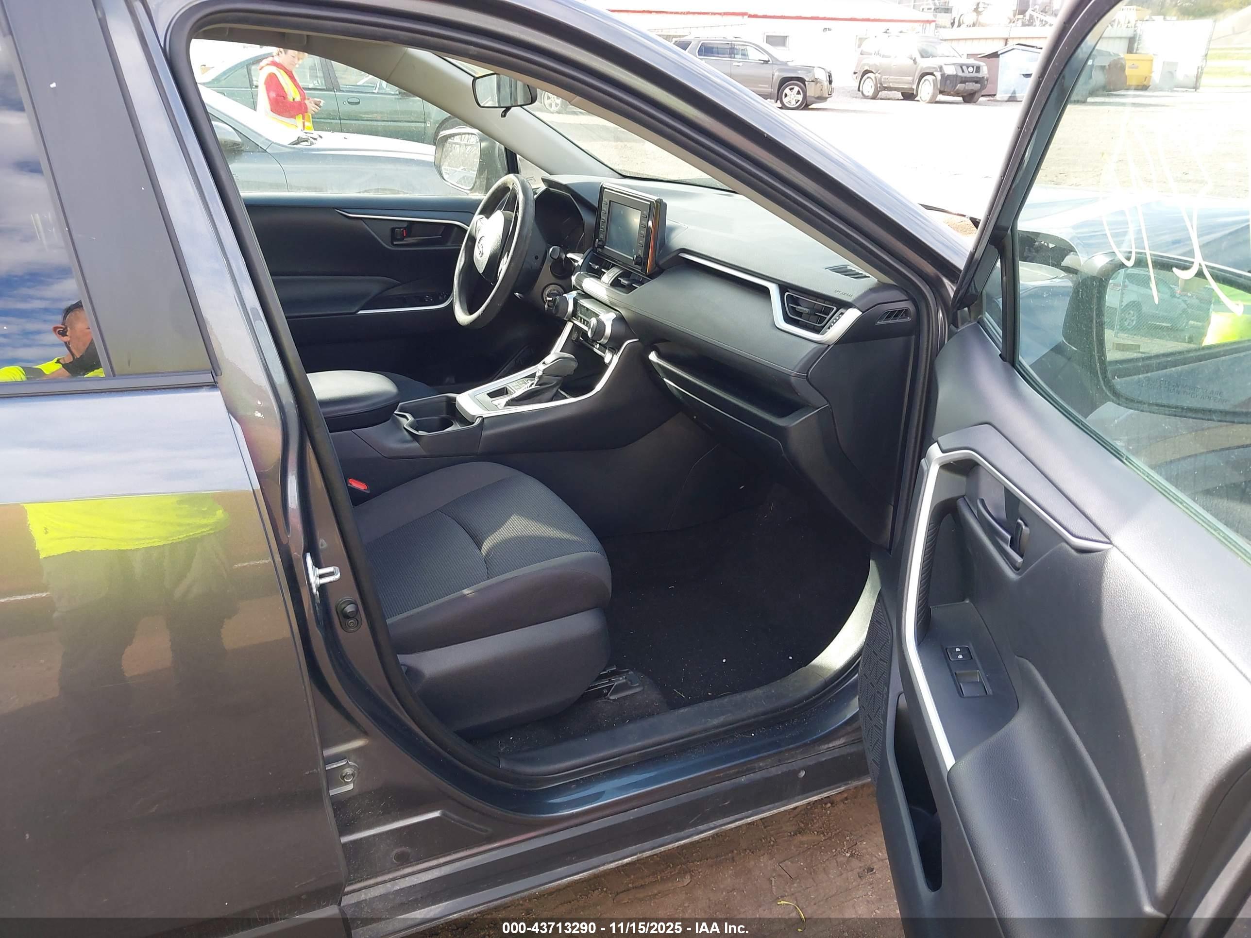 TOYOTA RAV4 image 5