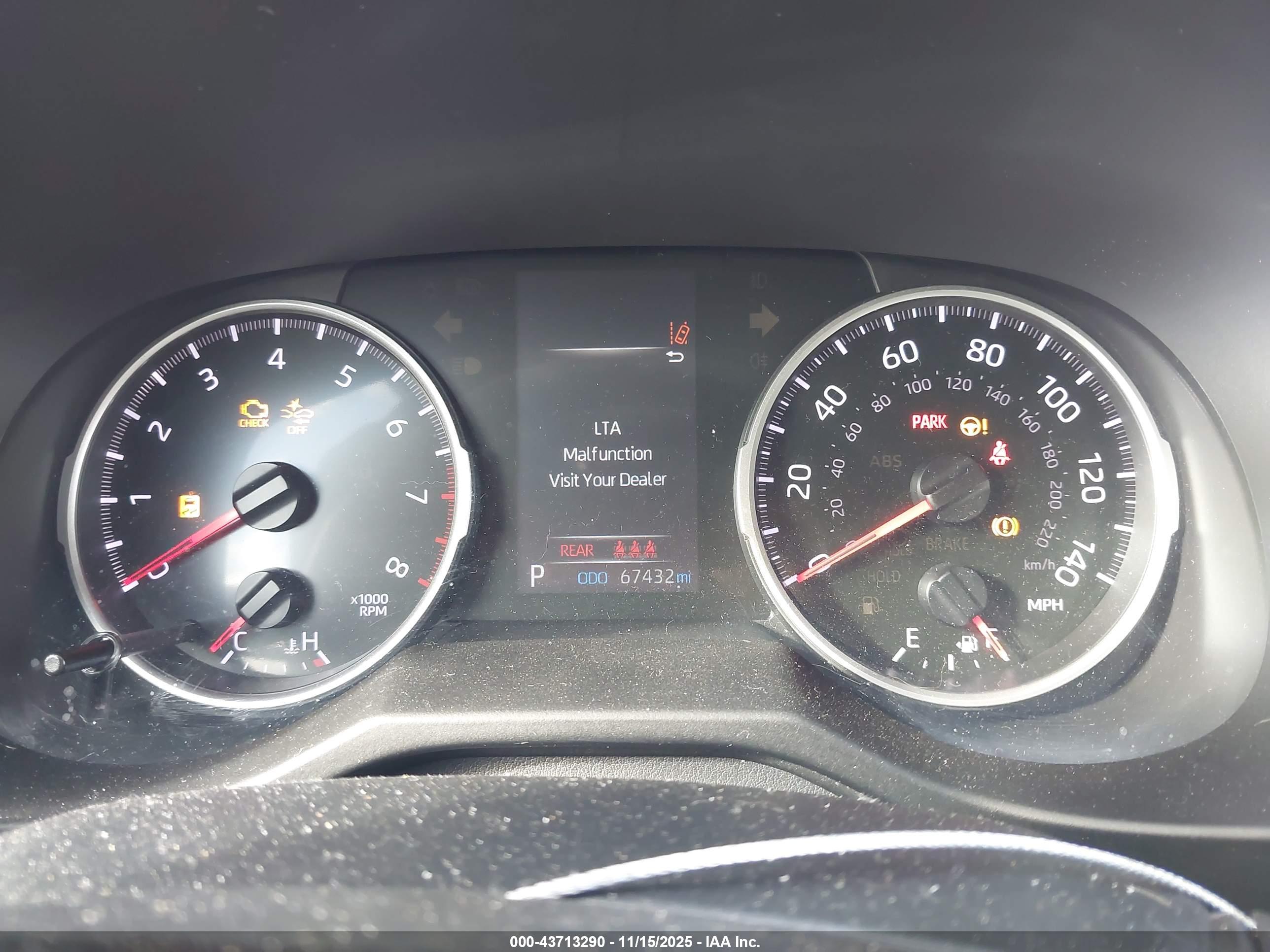 TOYOTA RAV4 image 7