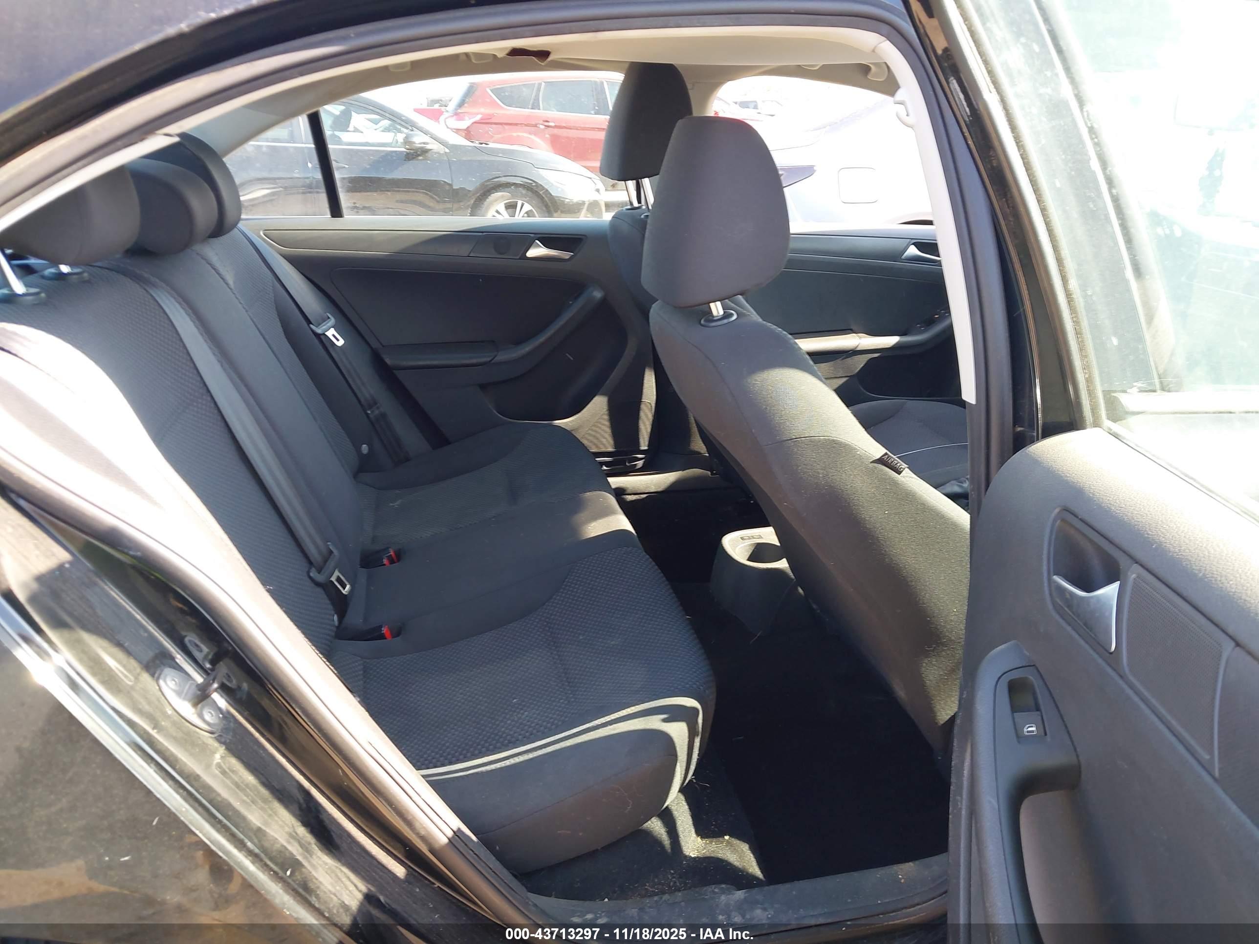 VOLKSWAGEN JETTA image 8