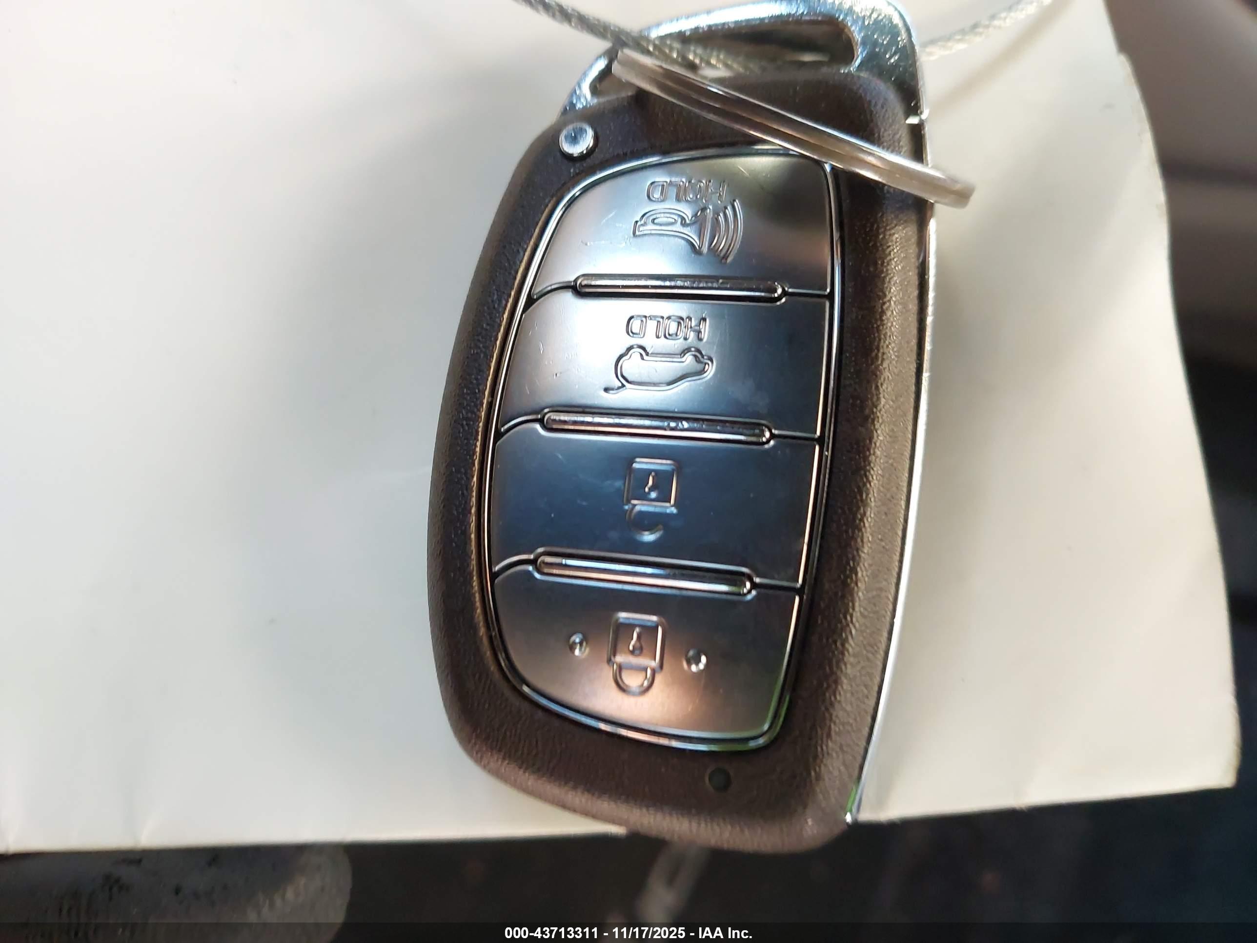 HYUNDAI TUCSON image 11