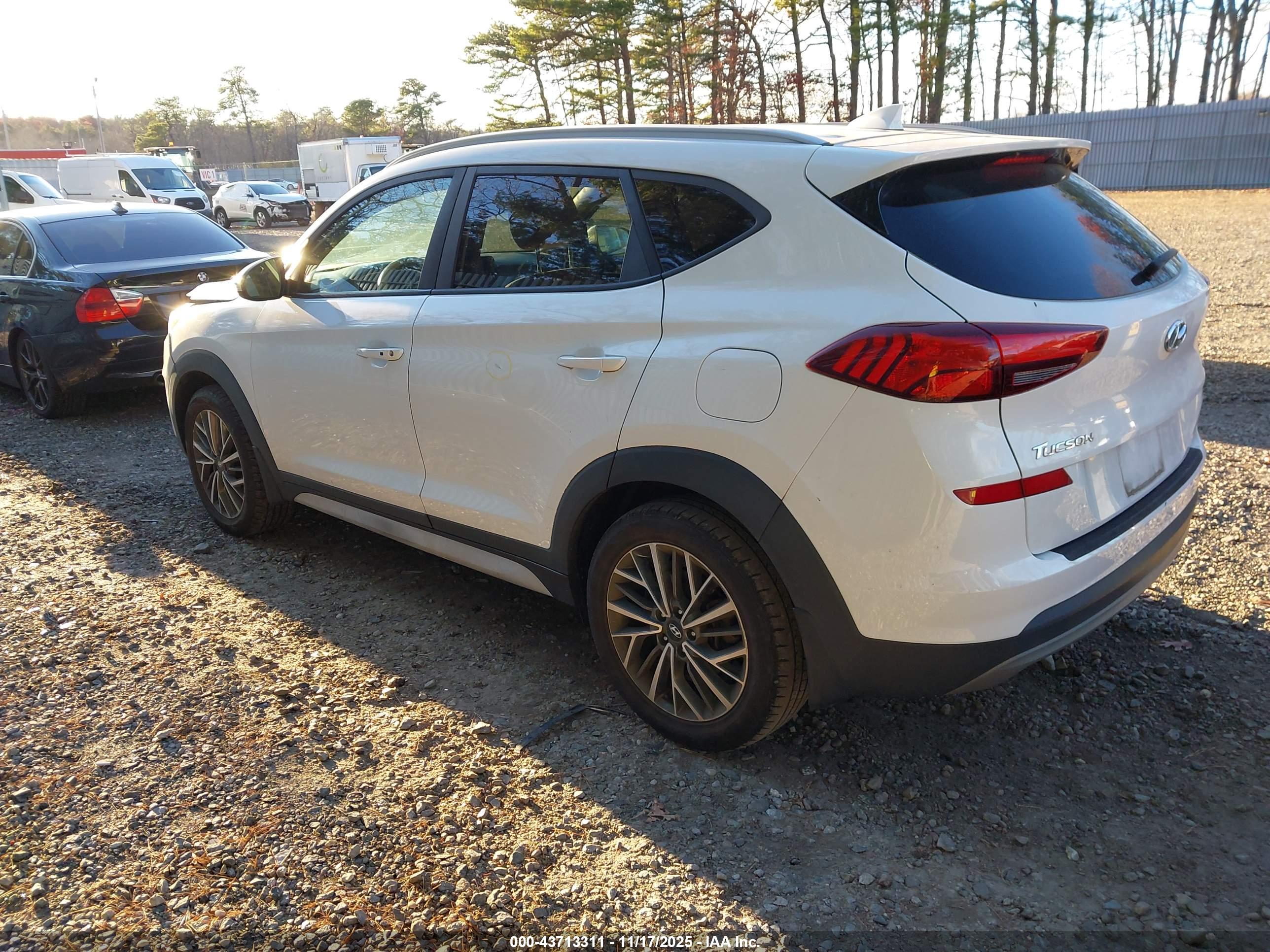 HYUNDAI TUCSON image 3