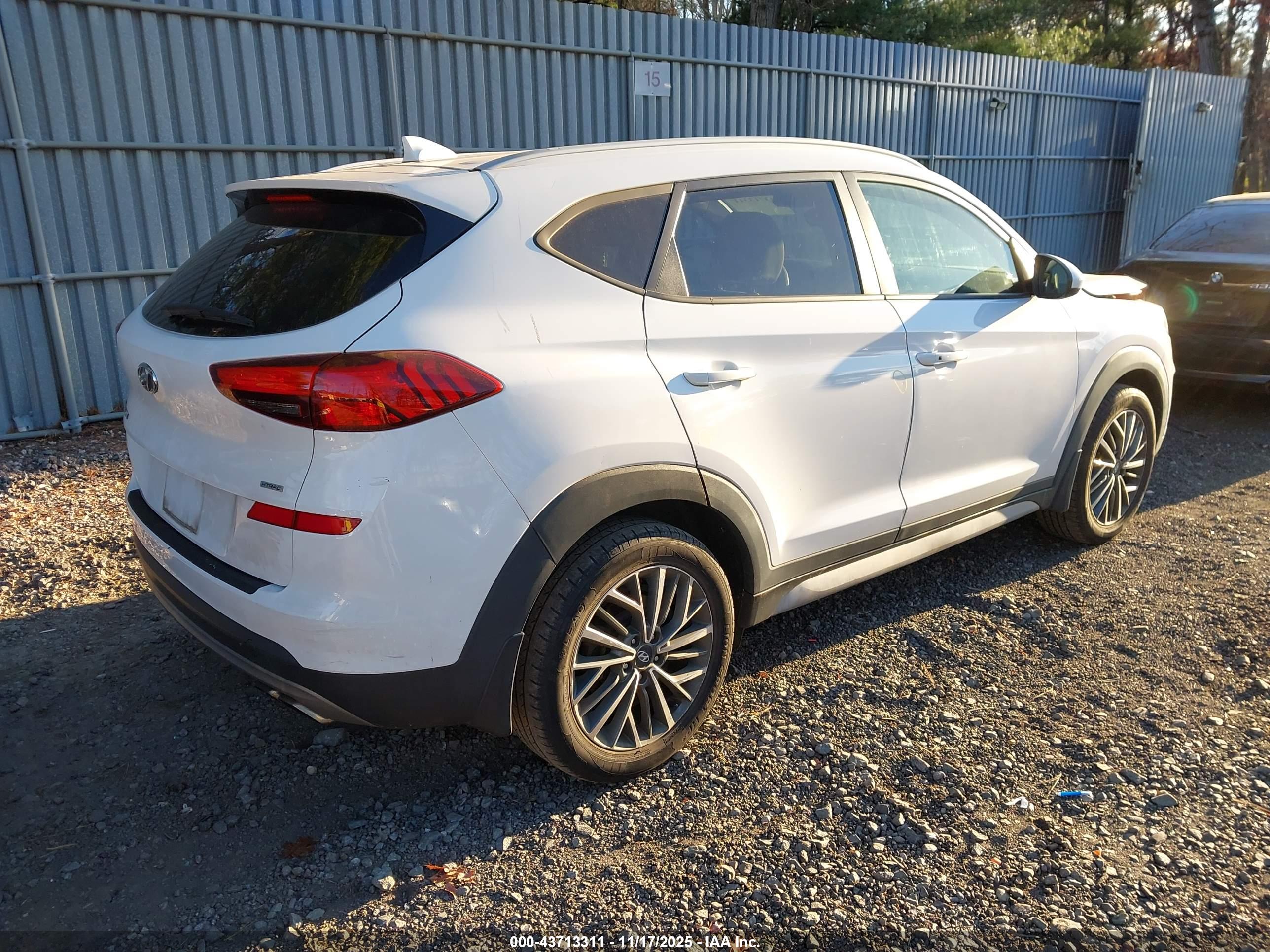 HYUNDAI TUCSON image 4