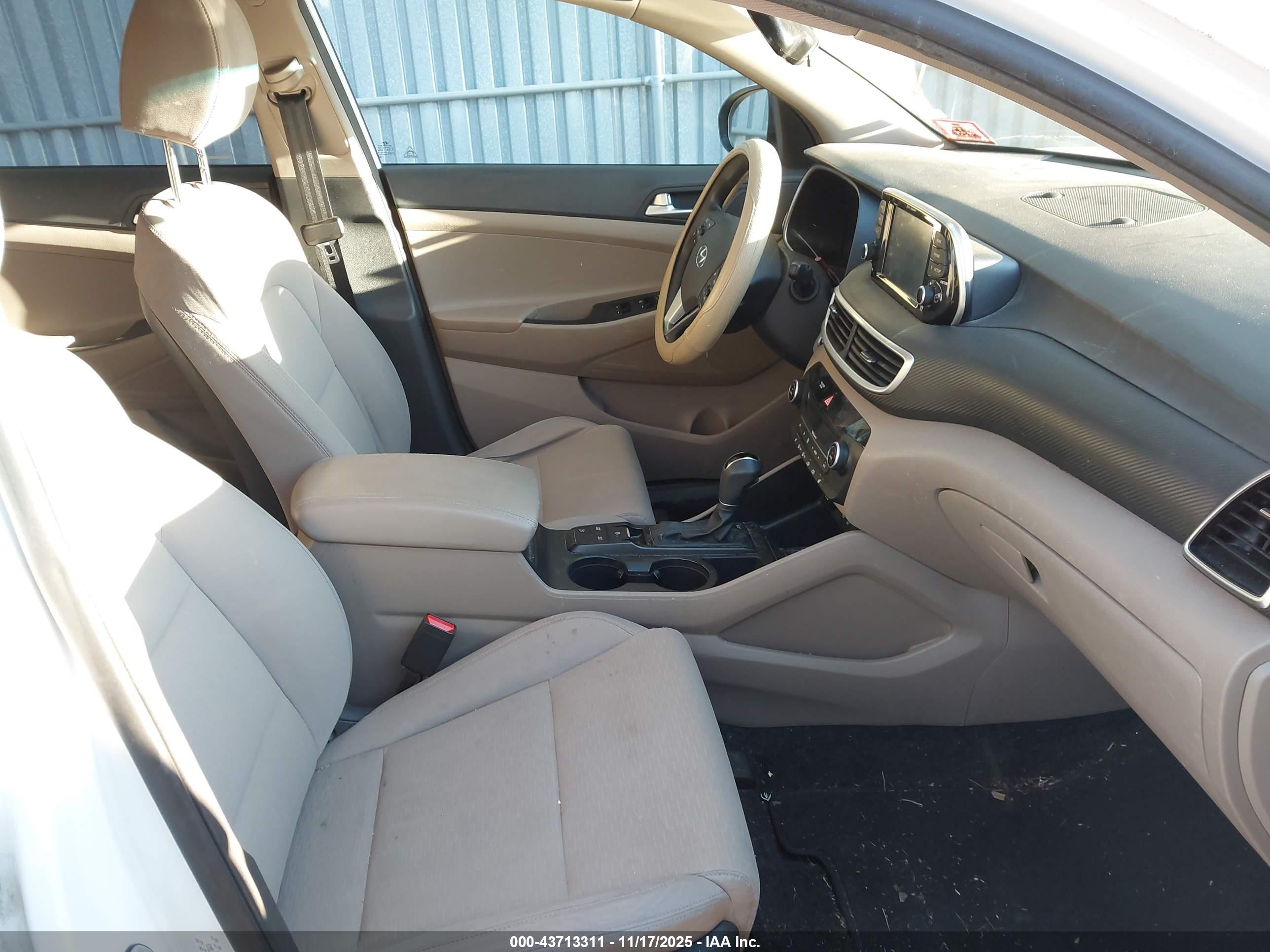 HYUNDAI TUCSON image 5
