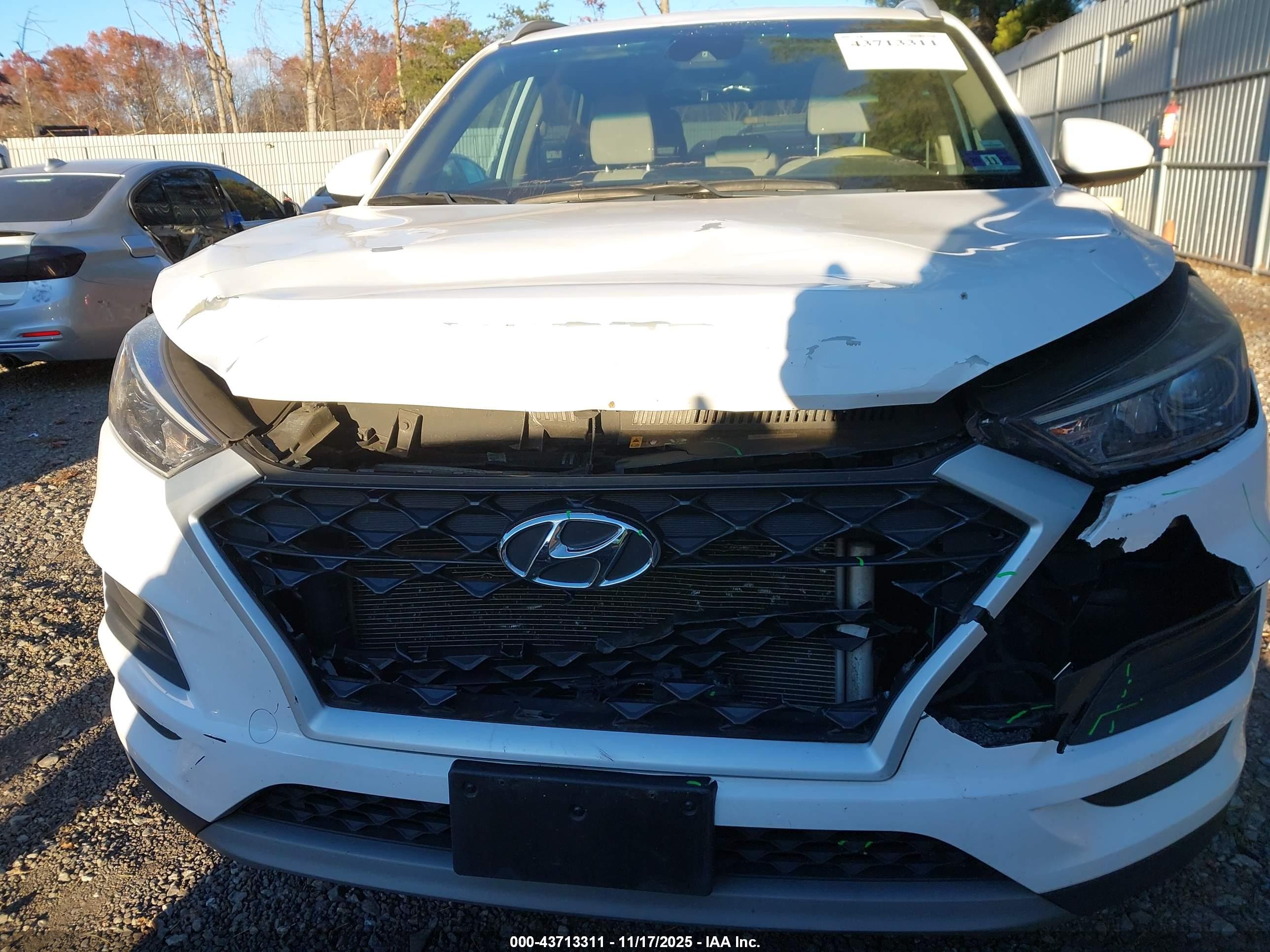 HYUNDAI TUCSON image 6