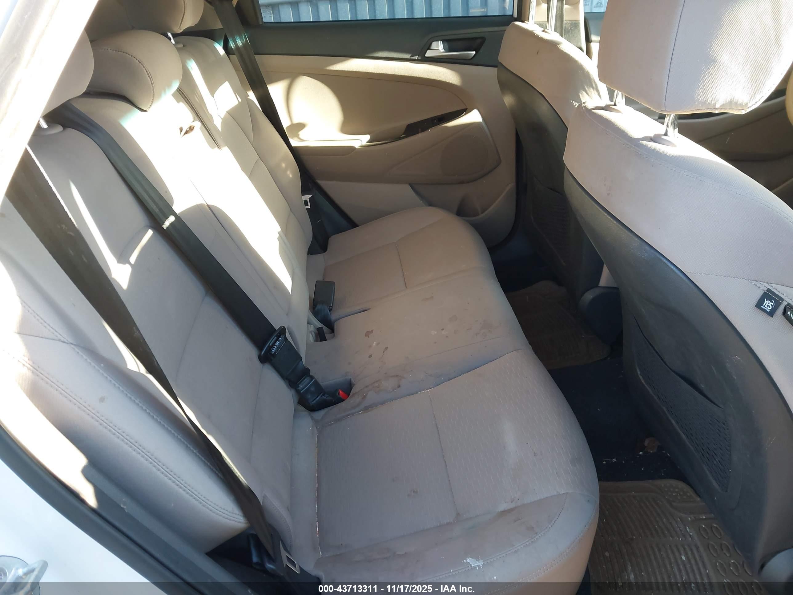 HYUNDAI TUCSON image 8