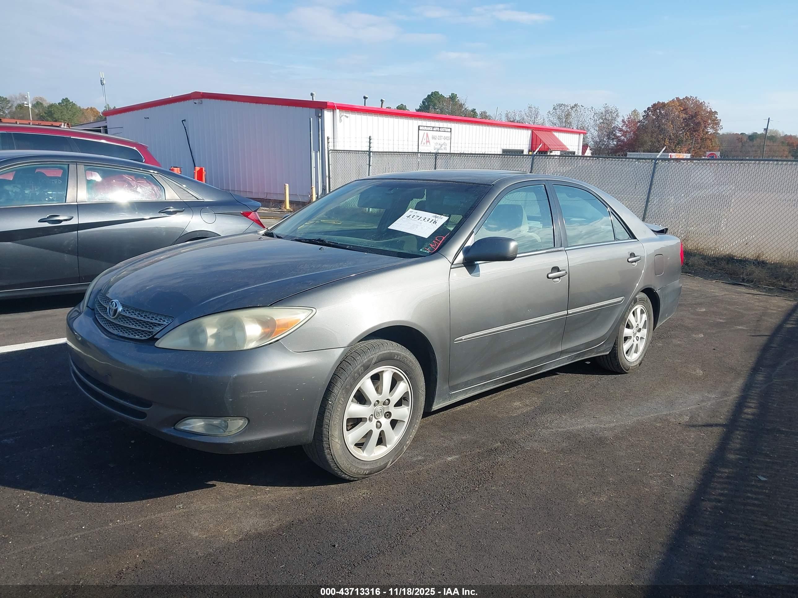 TOYOTA CAMRY image 2