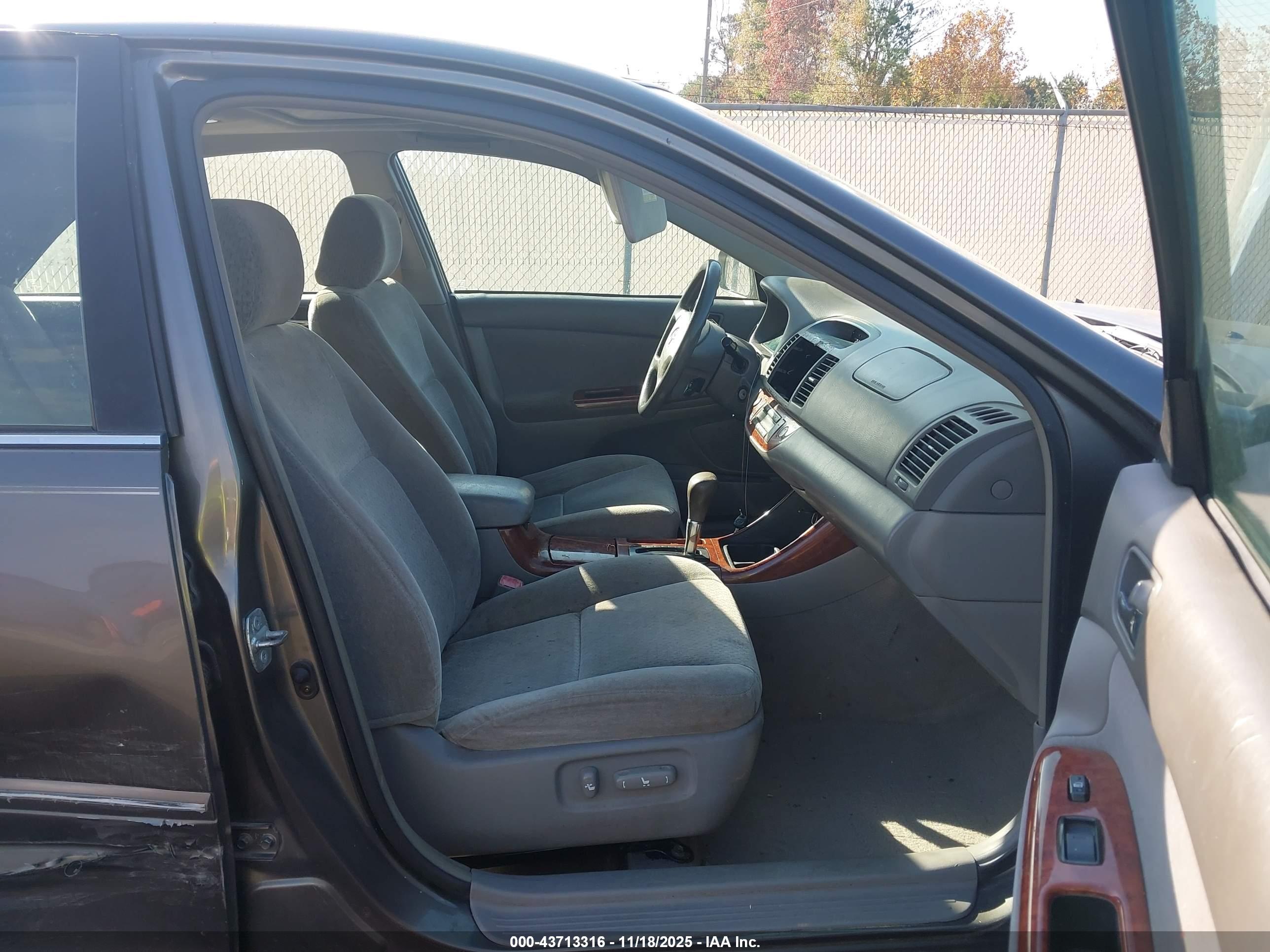 TOYOTA CAMRY image 5