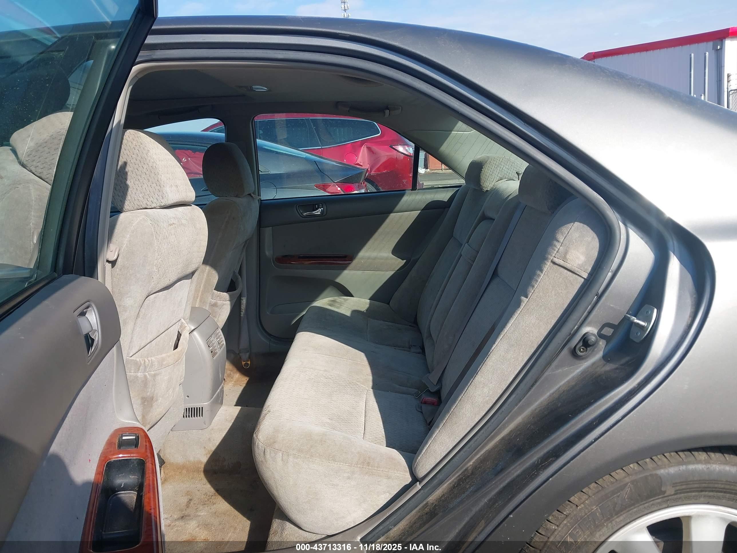 TOYOTA CAMRY image 8